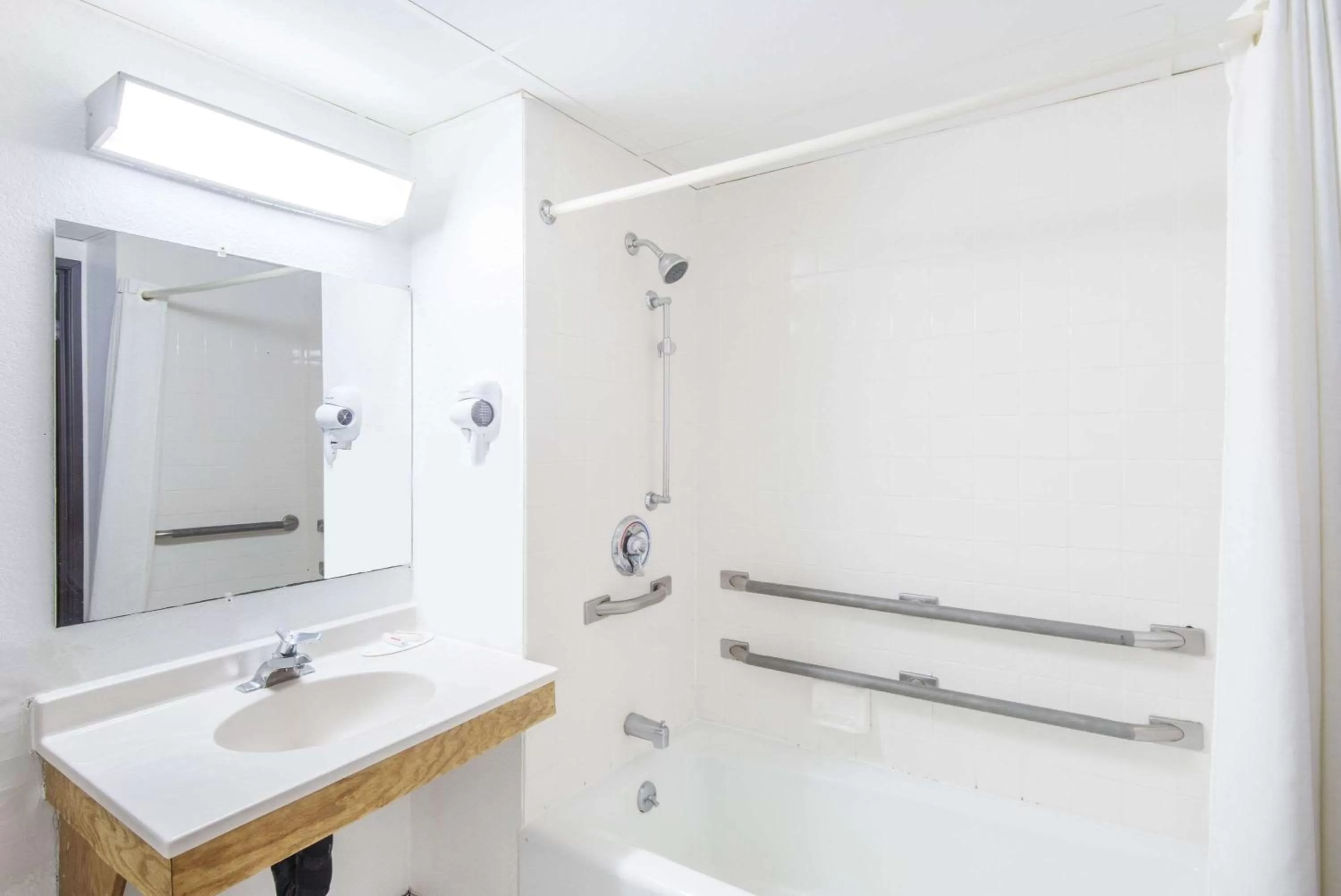 Double Room - Disability Access/Non-Smoking in Super 8 by Wyndham Groton