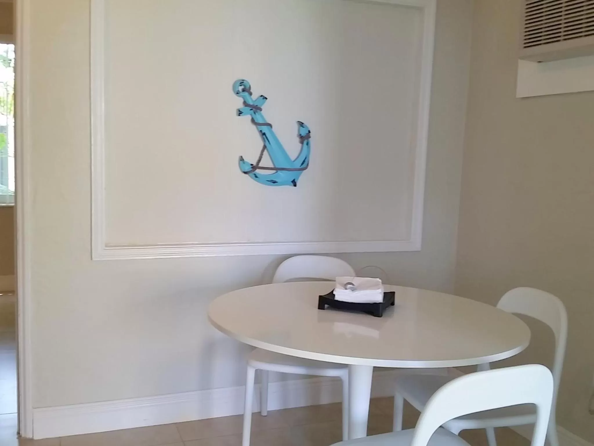 One-Bedroom Suite in Hollywood Broadwalk Oceanside Hotel