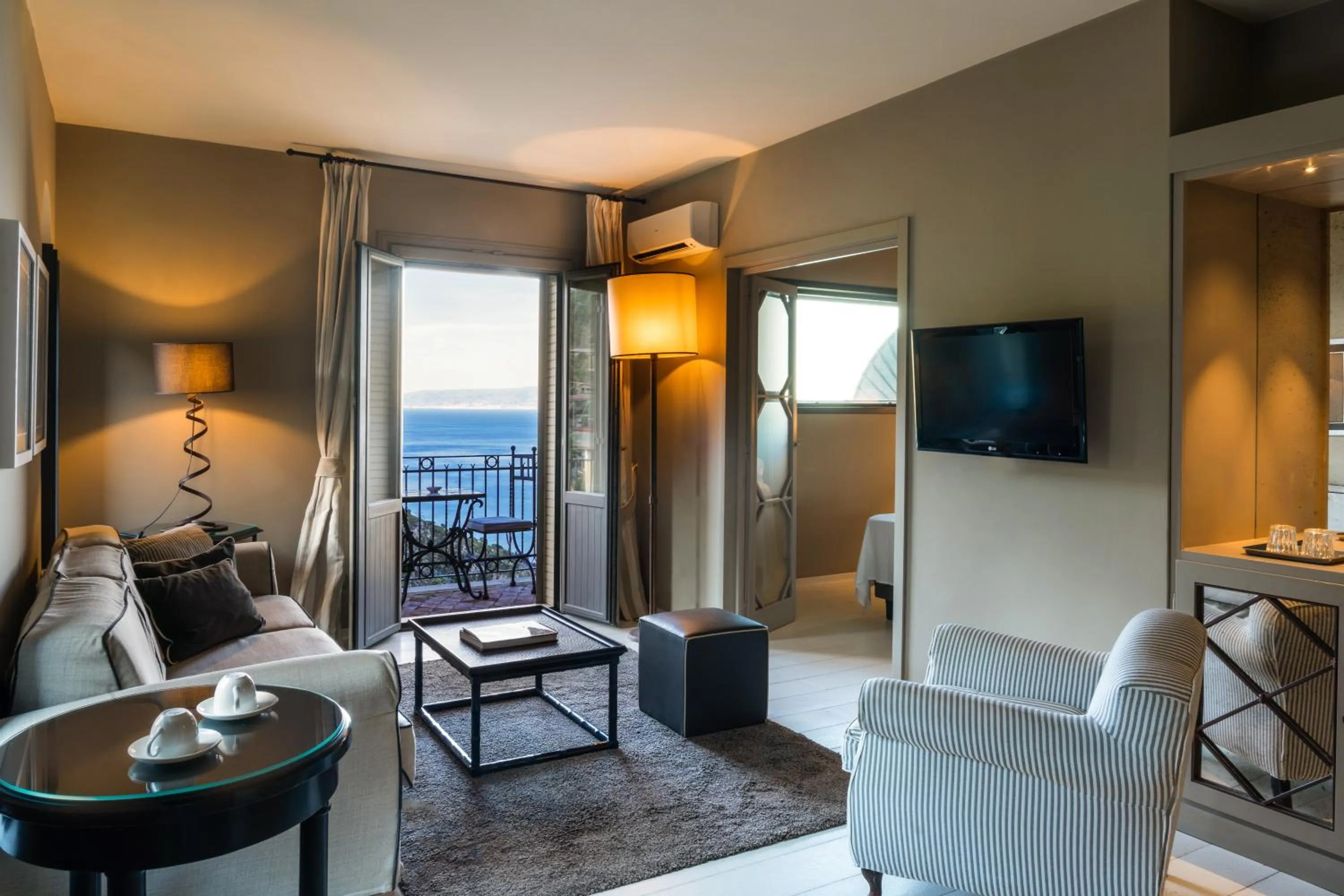 Luxury Suite with Sea View- Separate Building in Hotel Villa Ducale