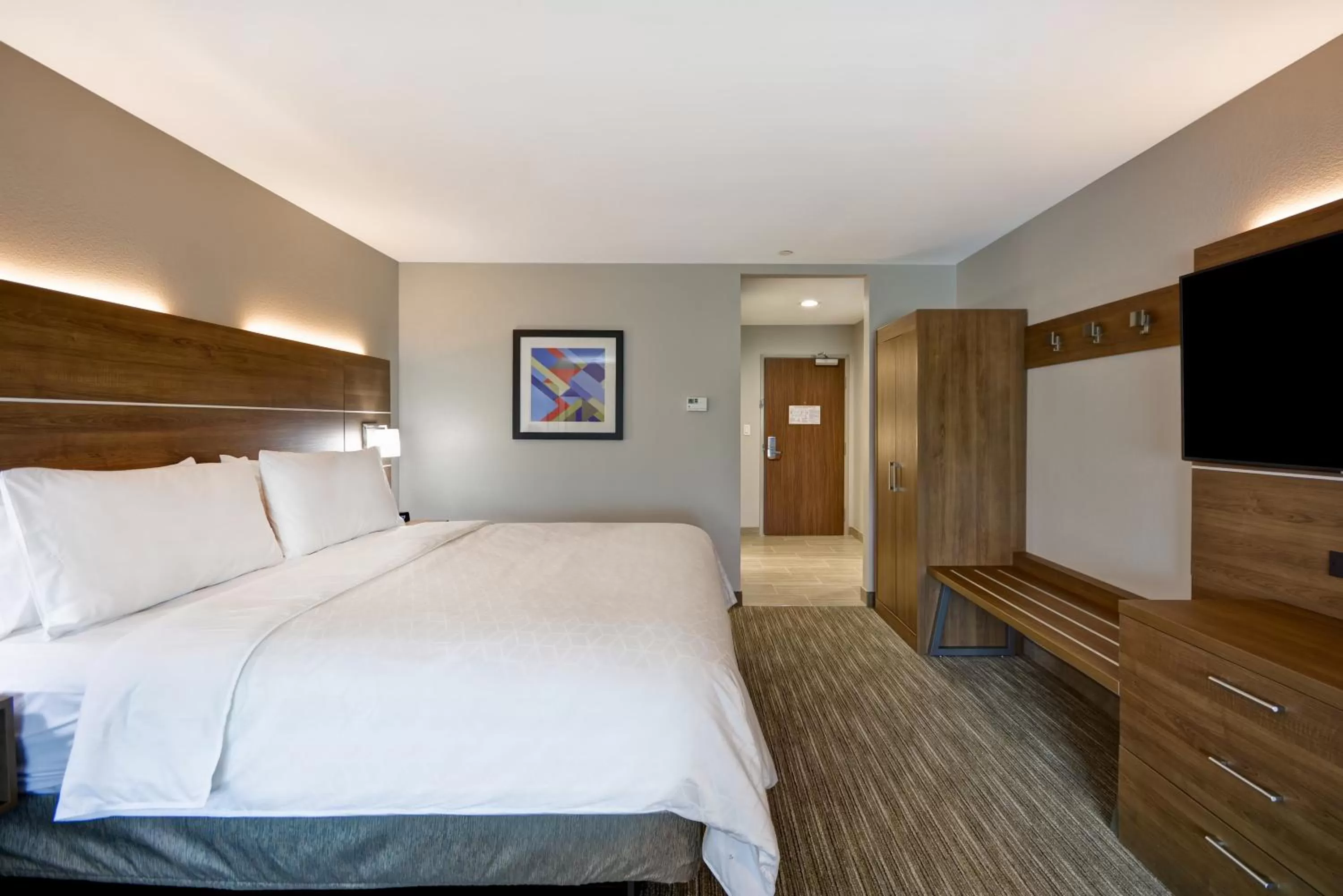 Standard King Room with Roll-In Shower - Communications Access in Holiday Inn Express & Suites - Houston NASA - Boardwalk Area by IHG