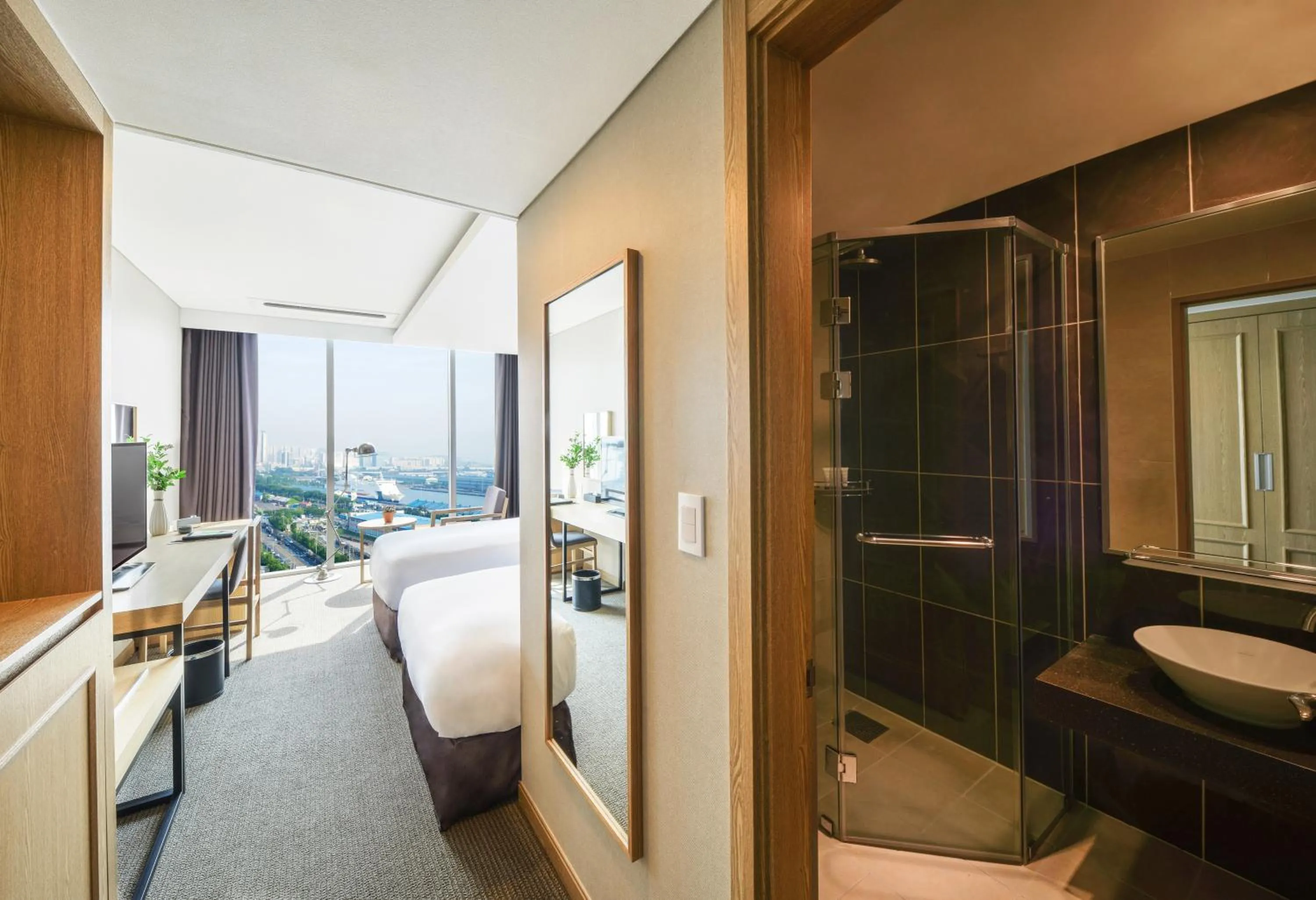 Deluxe Twin Room - Harbor view in Harbor Park Hotel