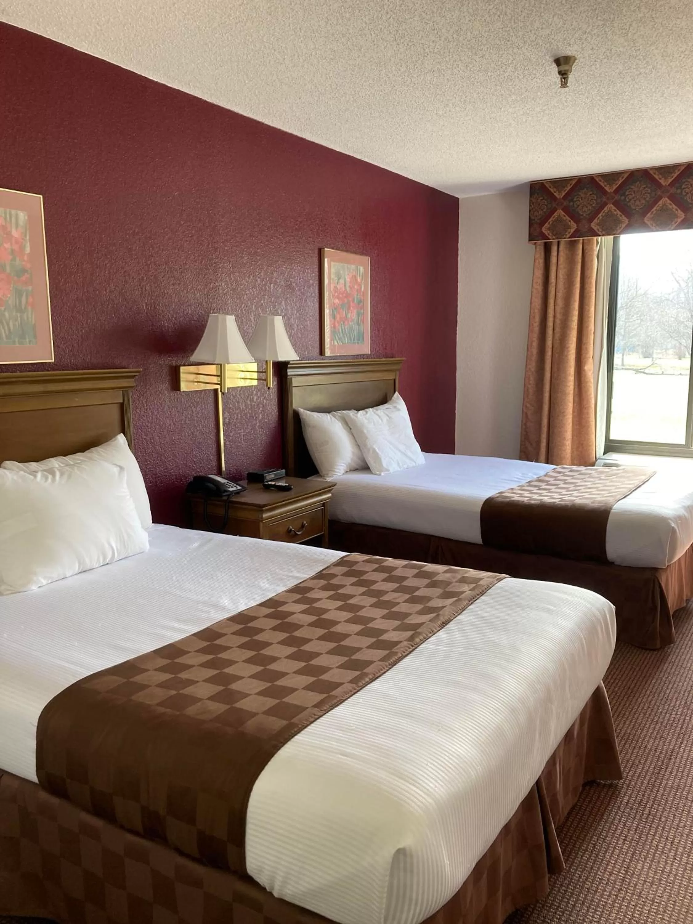 Double Room with Two Double Beds - Smoking in Americourt Hotel - Mountain City