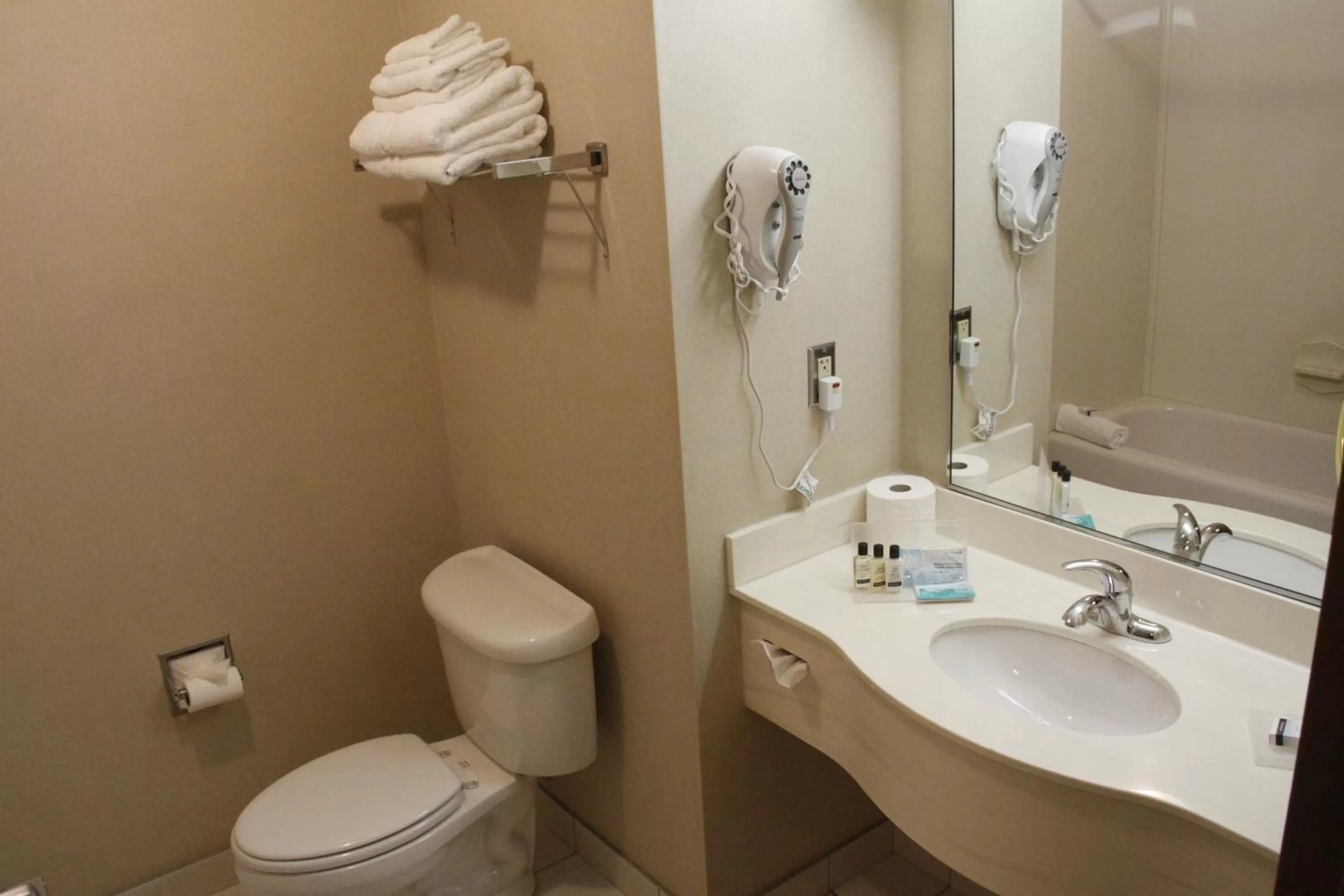 King Suite in Humphry Inn and Suites