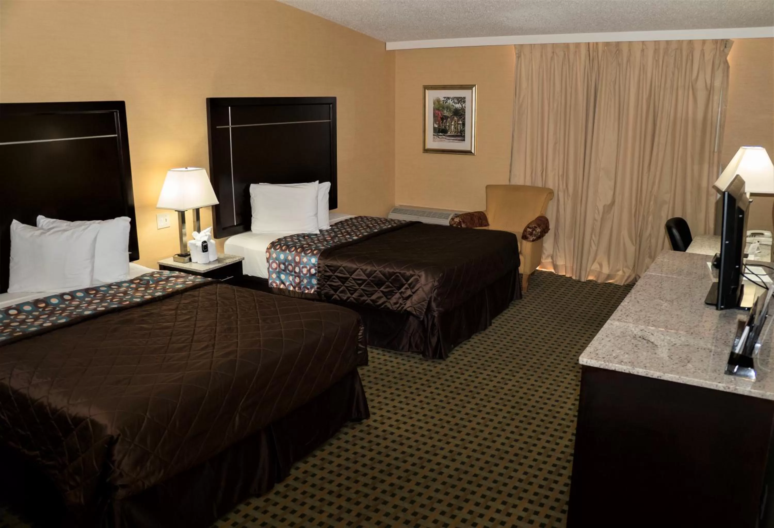 Queen Room with Two Queen Beds - Non-Smoking in California Inn Barstow