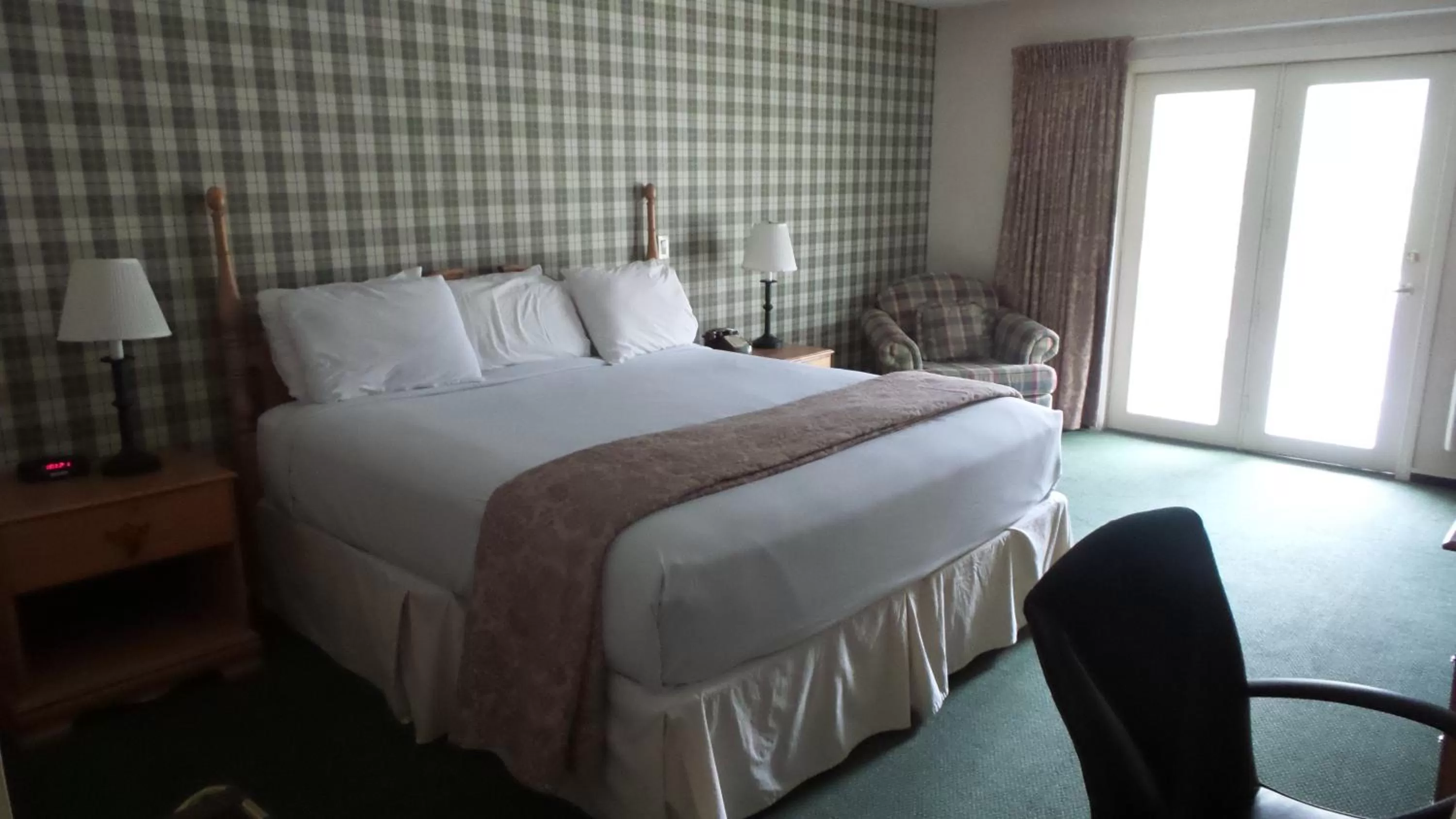 King Room with Balcony - Non Smoking/Interior Hall in Green Granite Inn, Ascend Hotel Collection