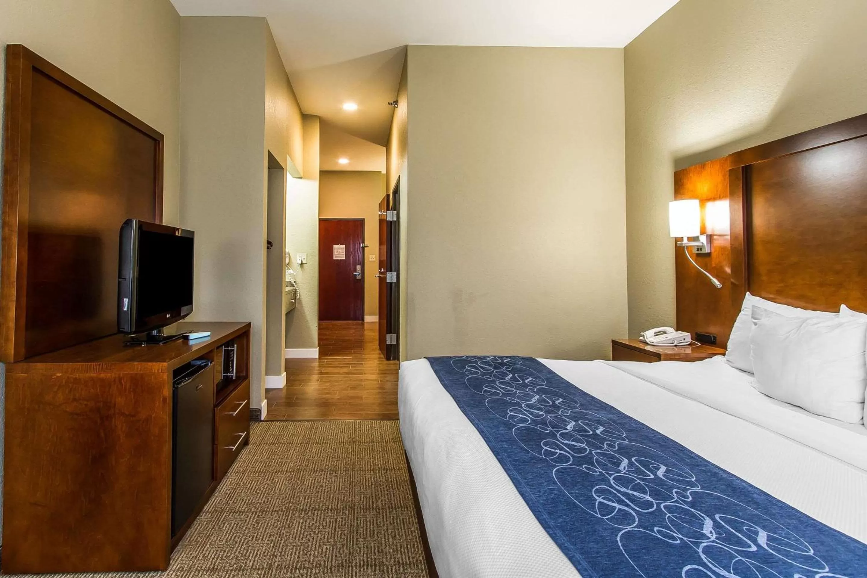 King Suite - Accessible/Non-Smoking in Comfort Suites Mattoon East