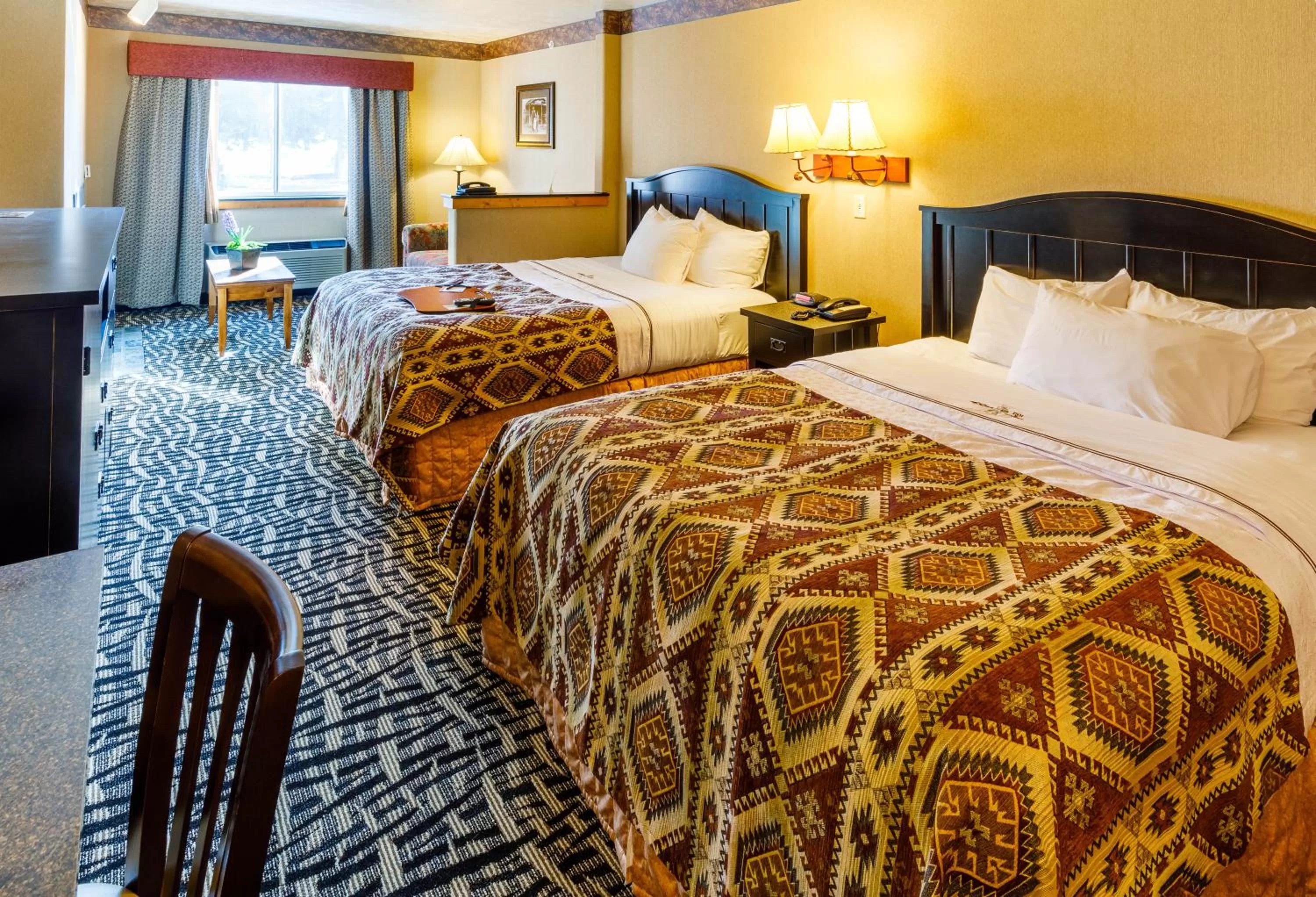 Queen Suite with Two Queen Beds and Fireplace in 49'er Inn & Suites