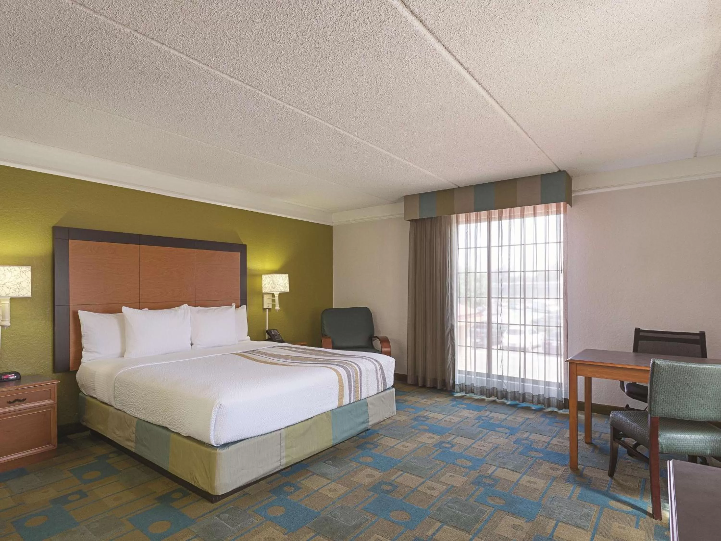 King Suite - Non-Smoking in La Quinta Inn by Wyndham San Diego Chula Vista