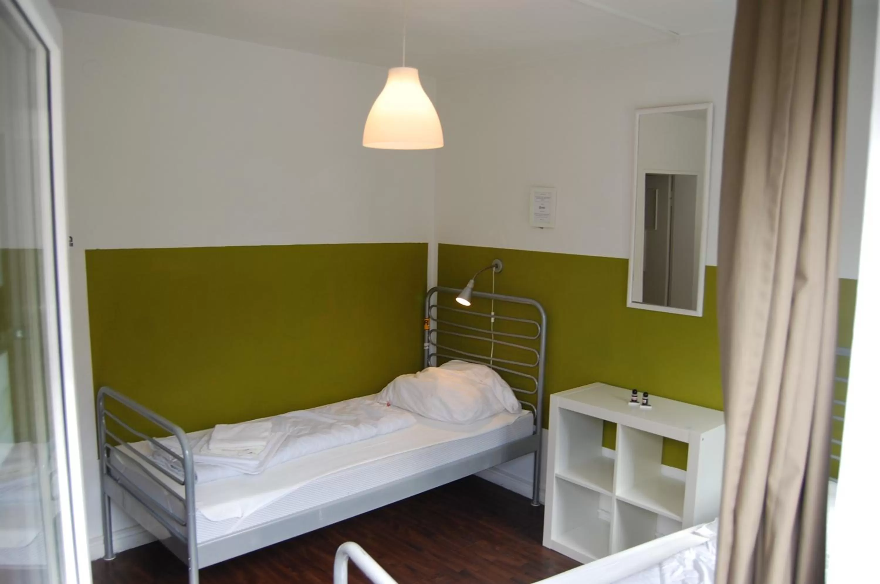 Twin Room with Shared Bathroom in Station - Hostel for Backpackers