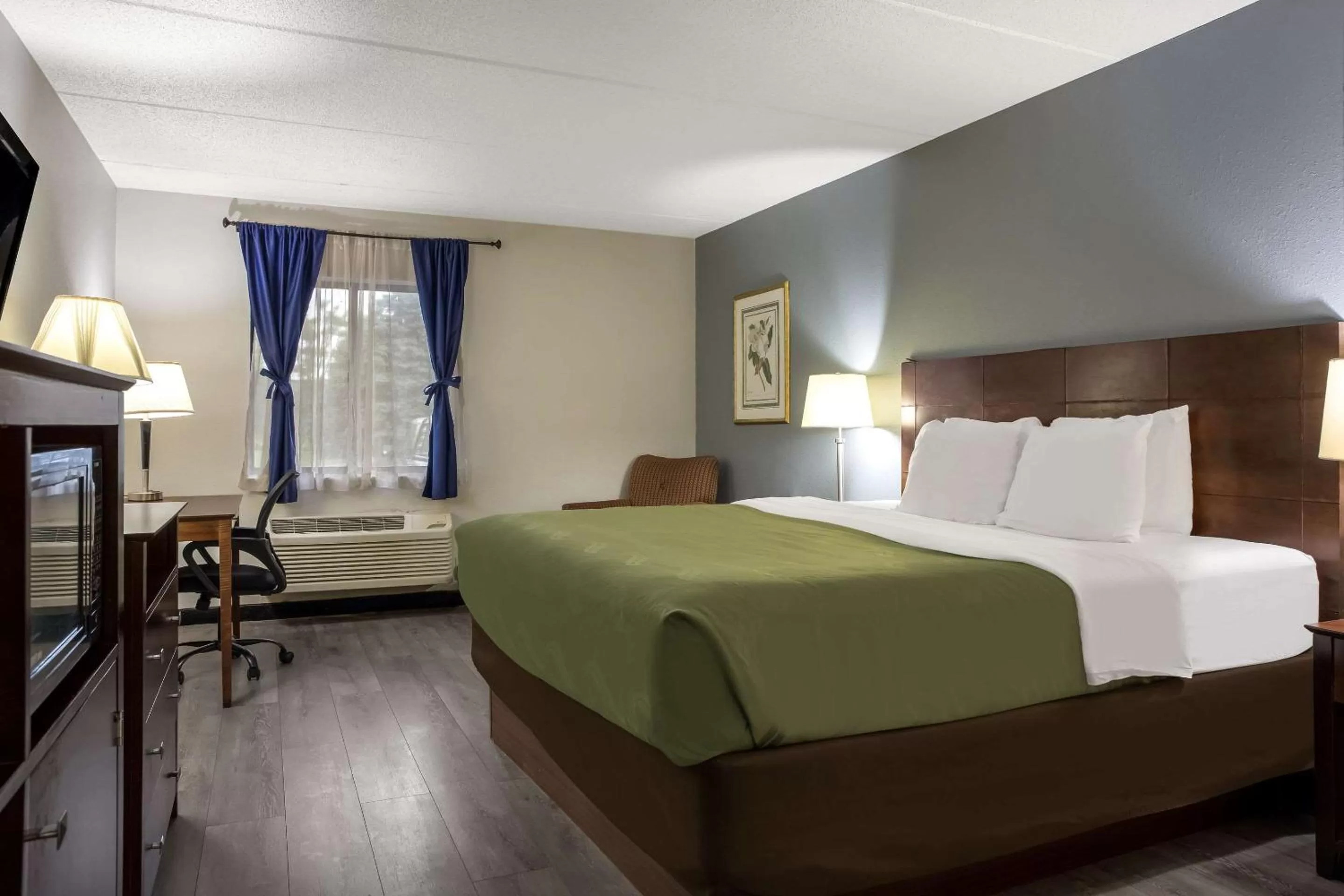 King Room - Non-Smoking in Quality Inn