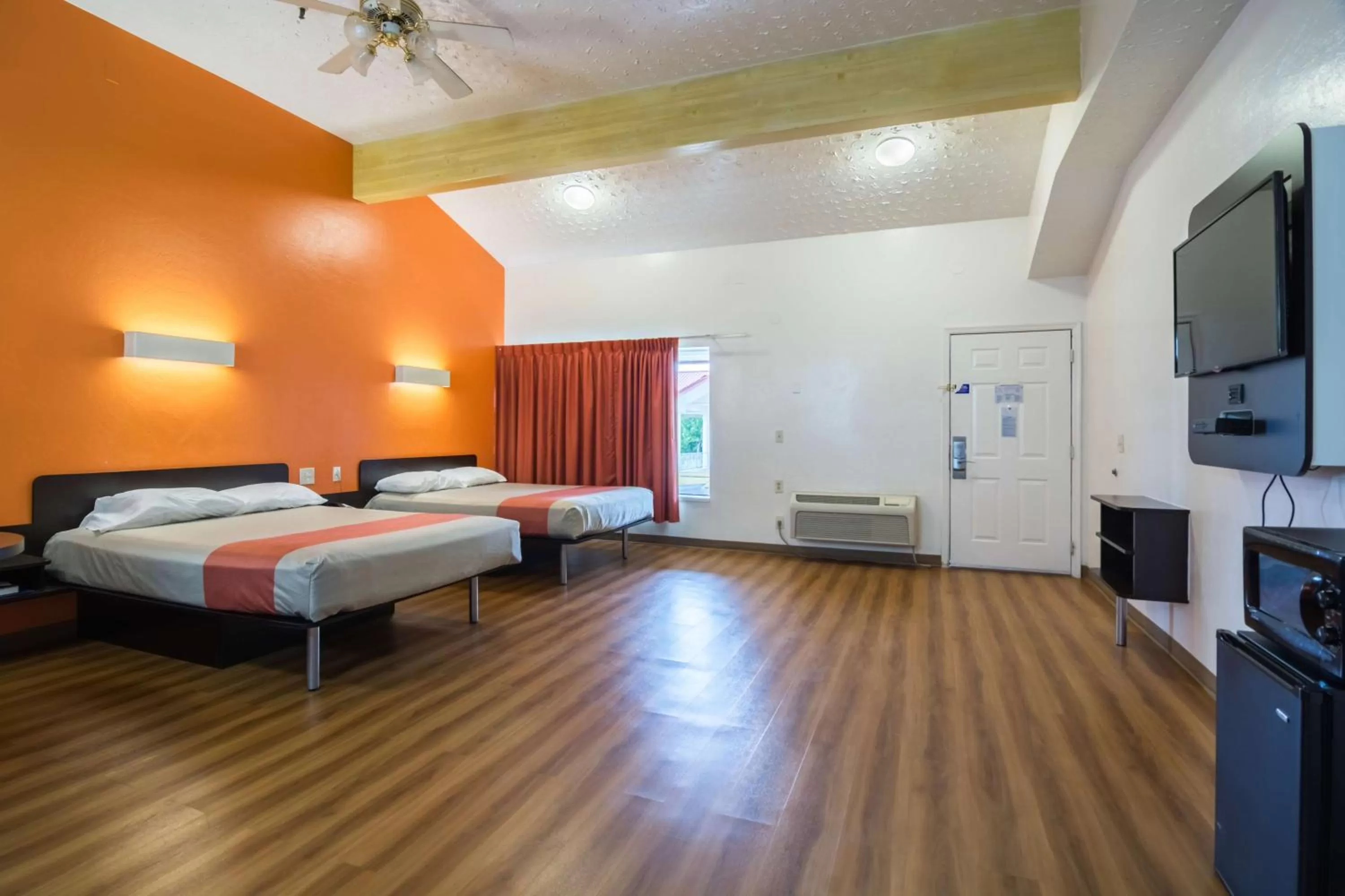 Queen Room with Two Queen Beds - Smoking in Motel 6-Globe, AZ