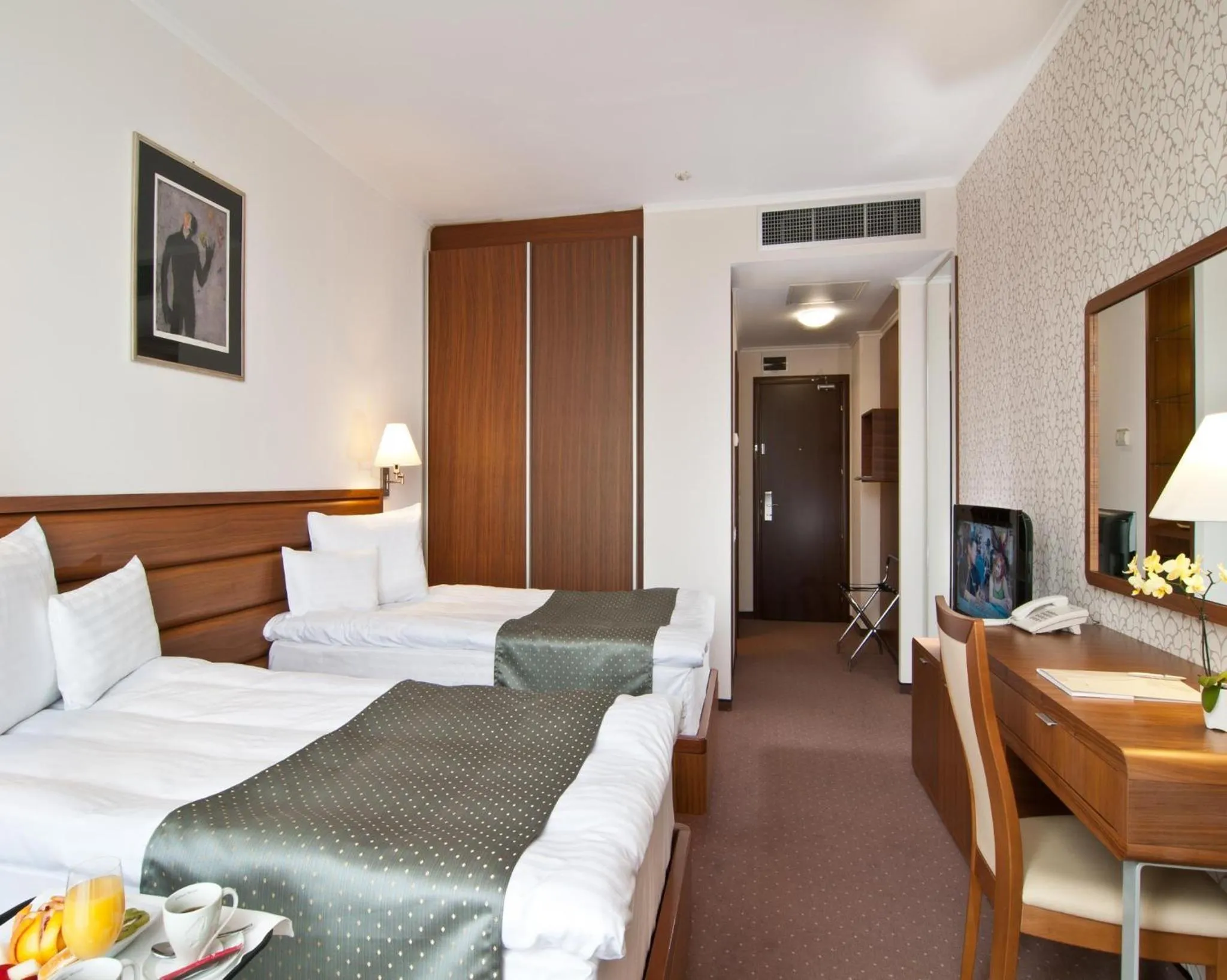 Twin Room - single occupancy - Mobility Access/Non-Smoking in Wyndham Cluj
