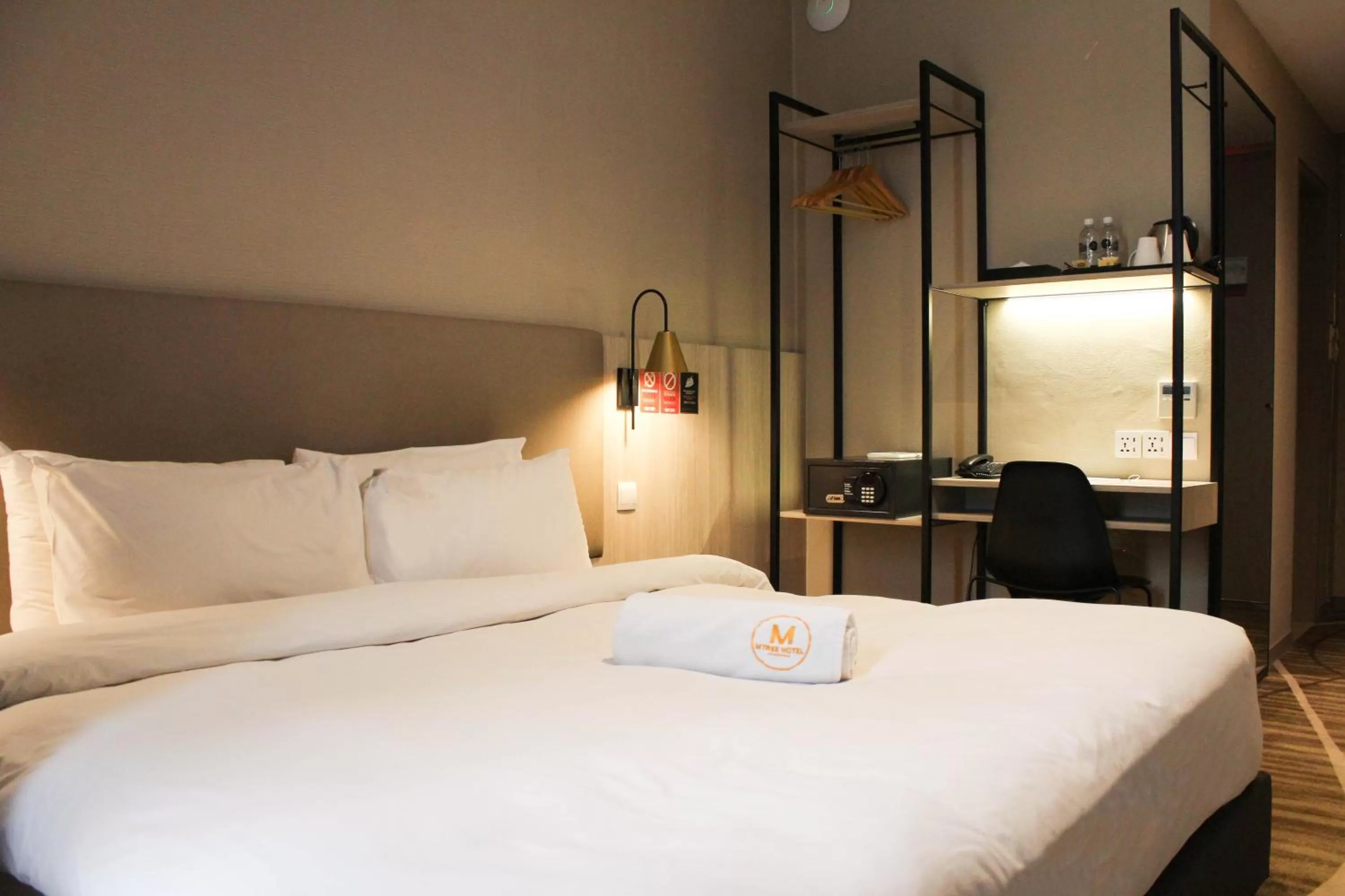 Deluxe King Room in MTREE Hotel