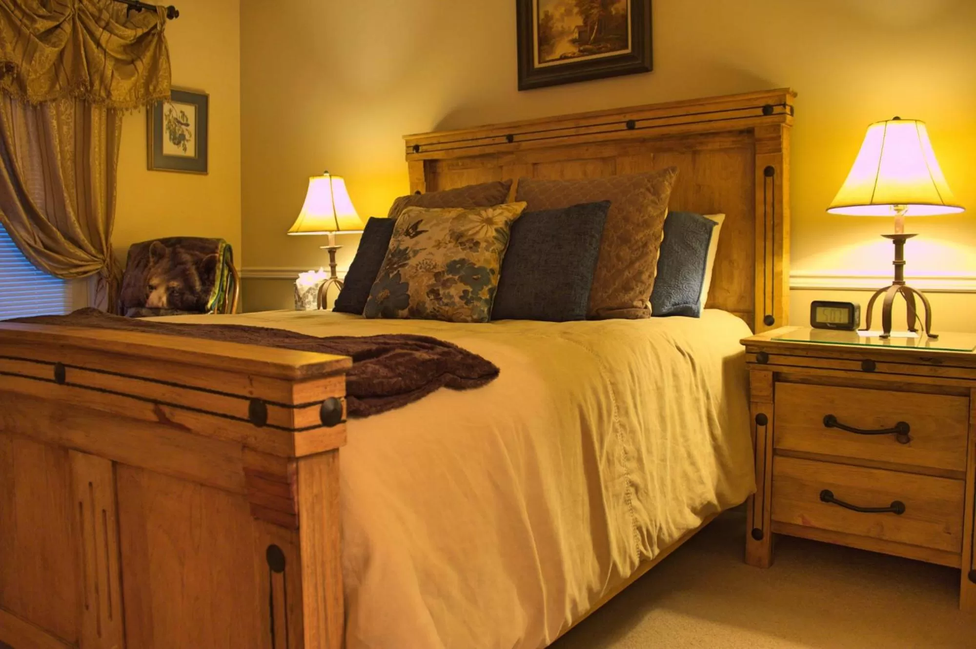 Standard Queen Room in Black Bear Manor