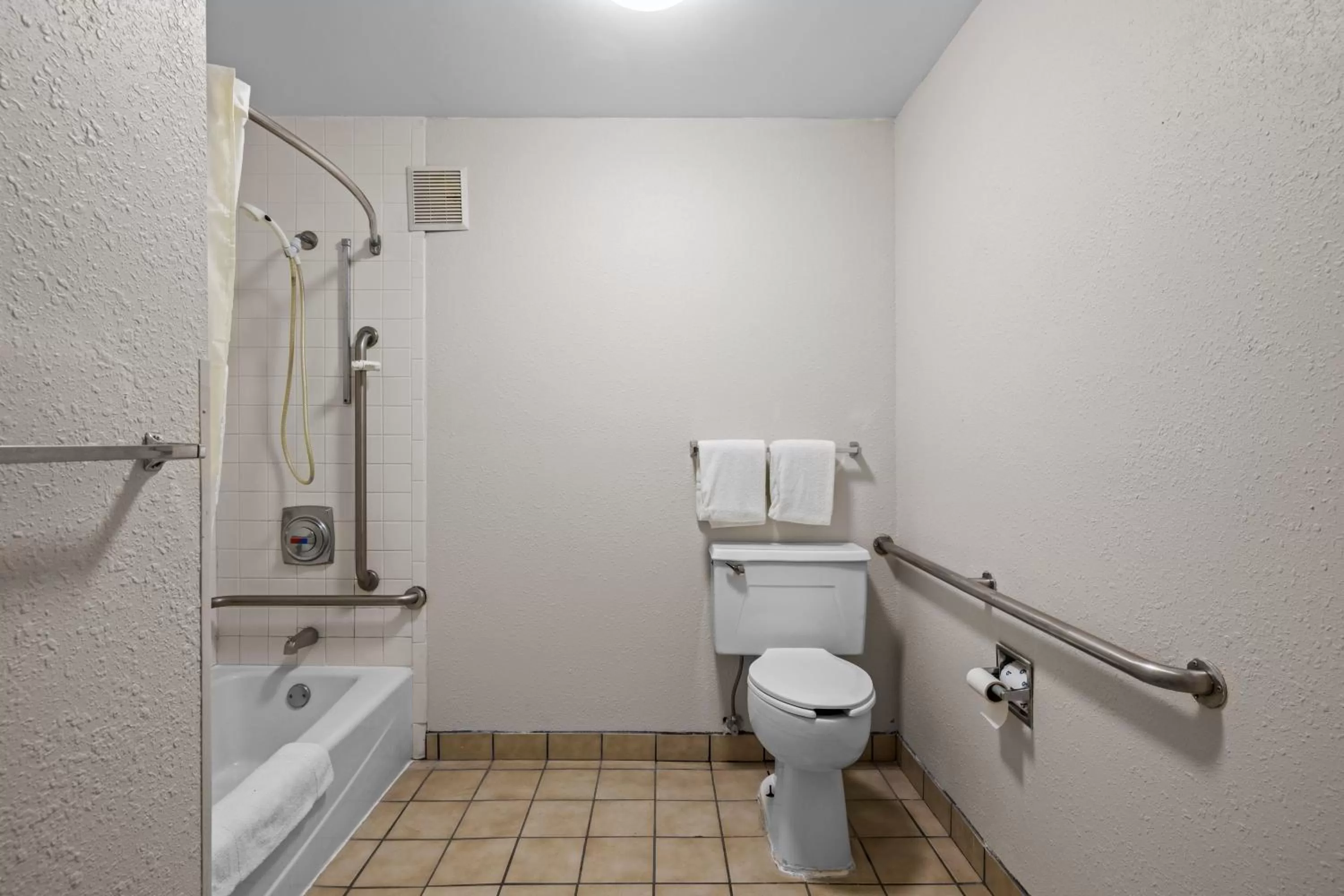 King Room - Disability Access in Garnet Inn & Suites, Morehead City near Atlantic Beach