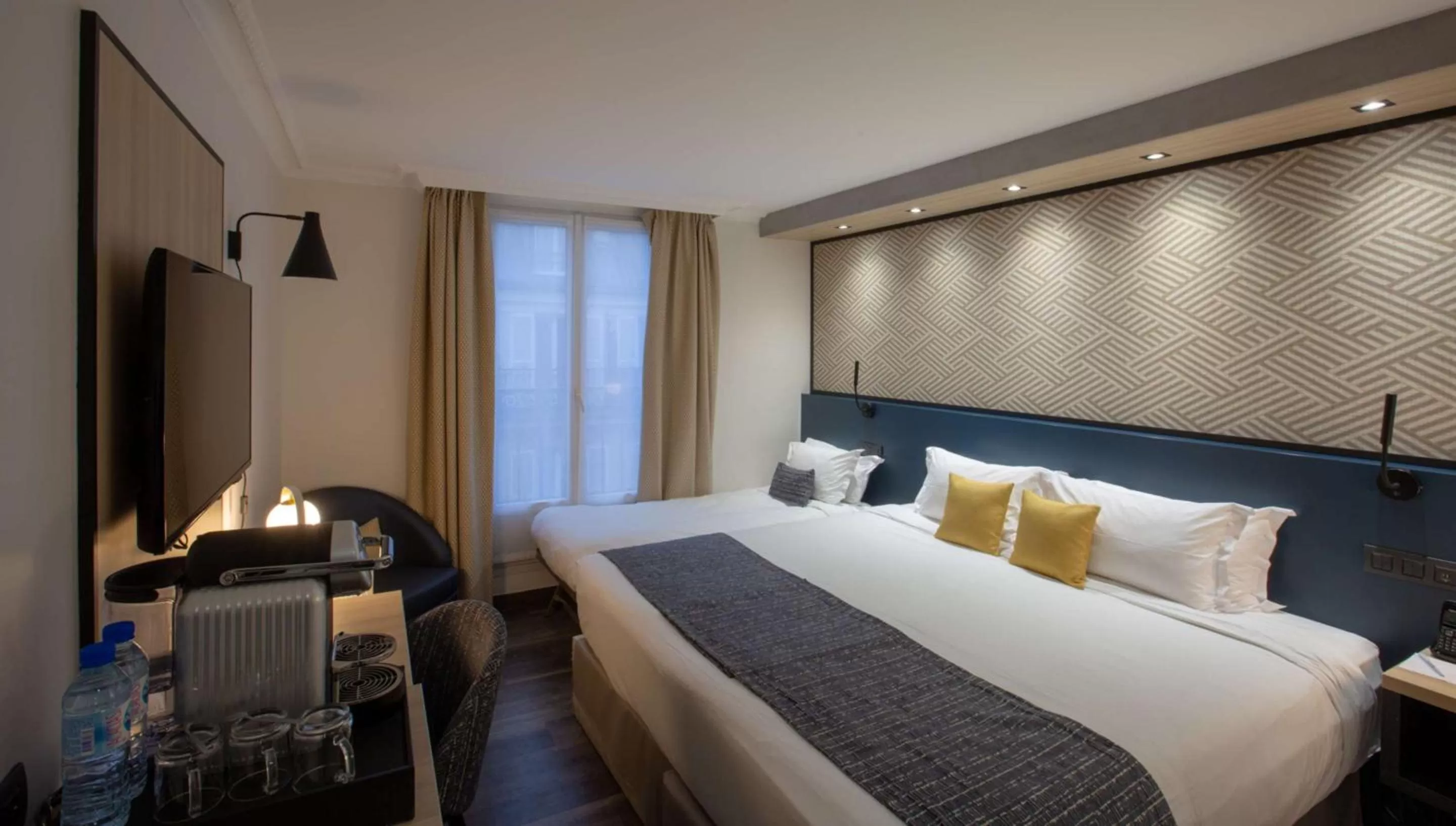 Deluxe Triple Room with 1 King and 1 Single Bed - Non-Smoking in Best Western Plus Opéra Batignolles