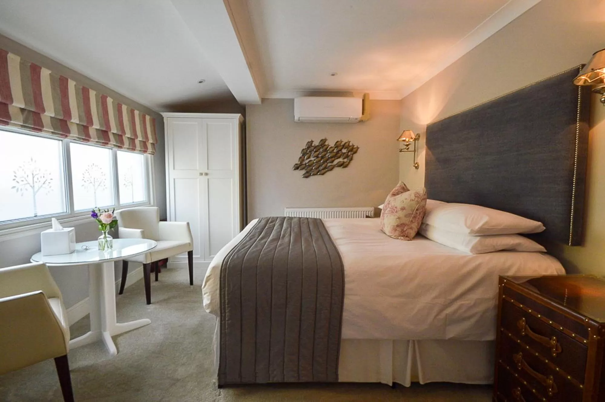Twin Room with Private Bathroom in Pebble Beach Seaview Restaurant & Rooms