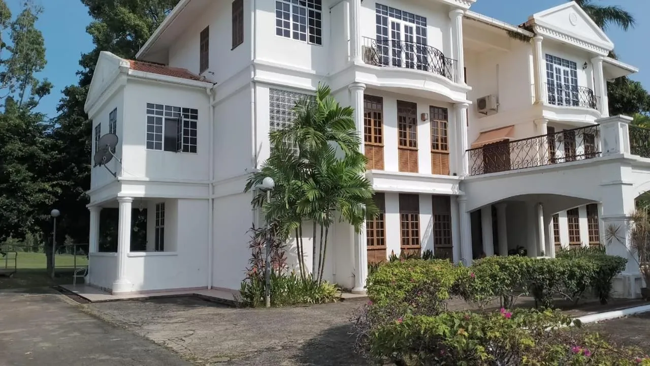 Tiara Villa – 3 Bedroom in Tiara Labuan Hotel