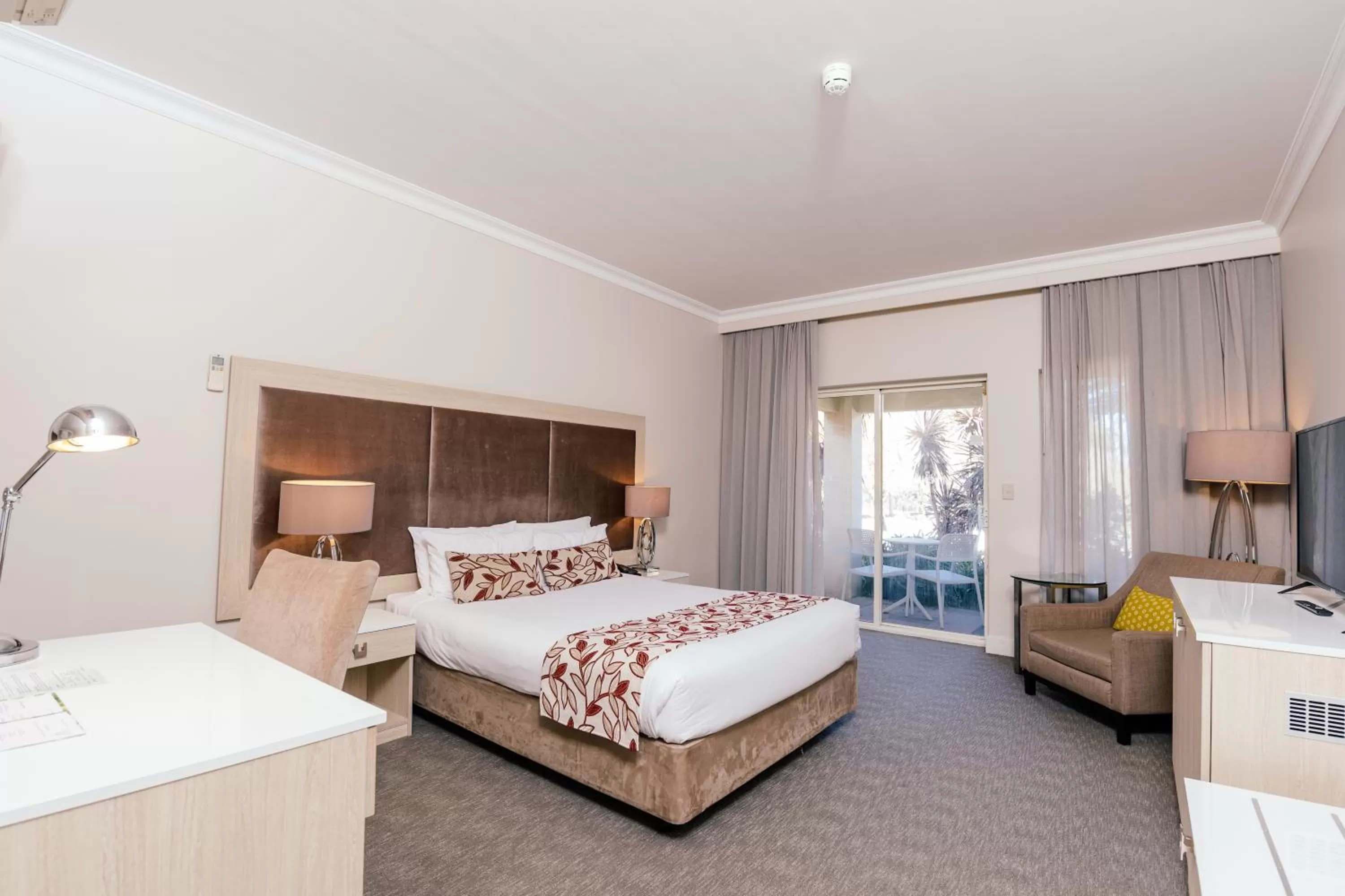 Resort Queen Room in Joondalup Resort