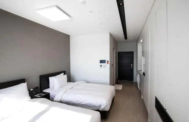 Deluxe Twin Room with Lake View in Sunrise Hotel Sokcho