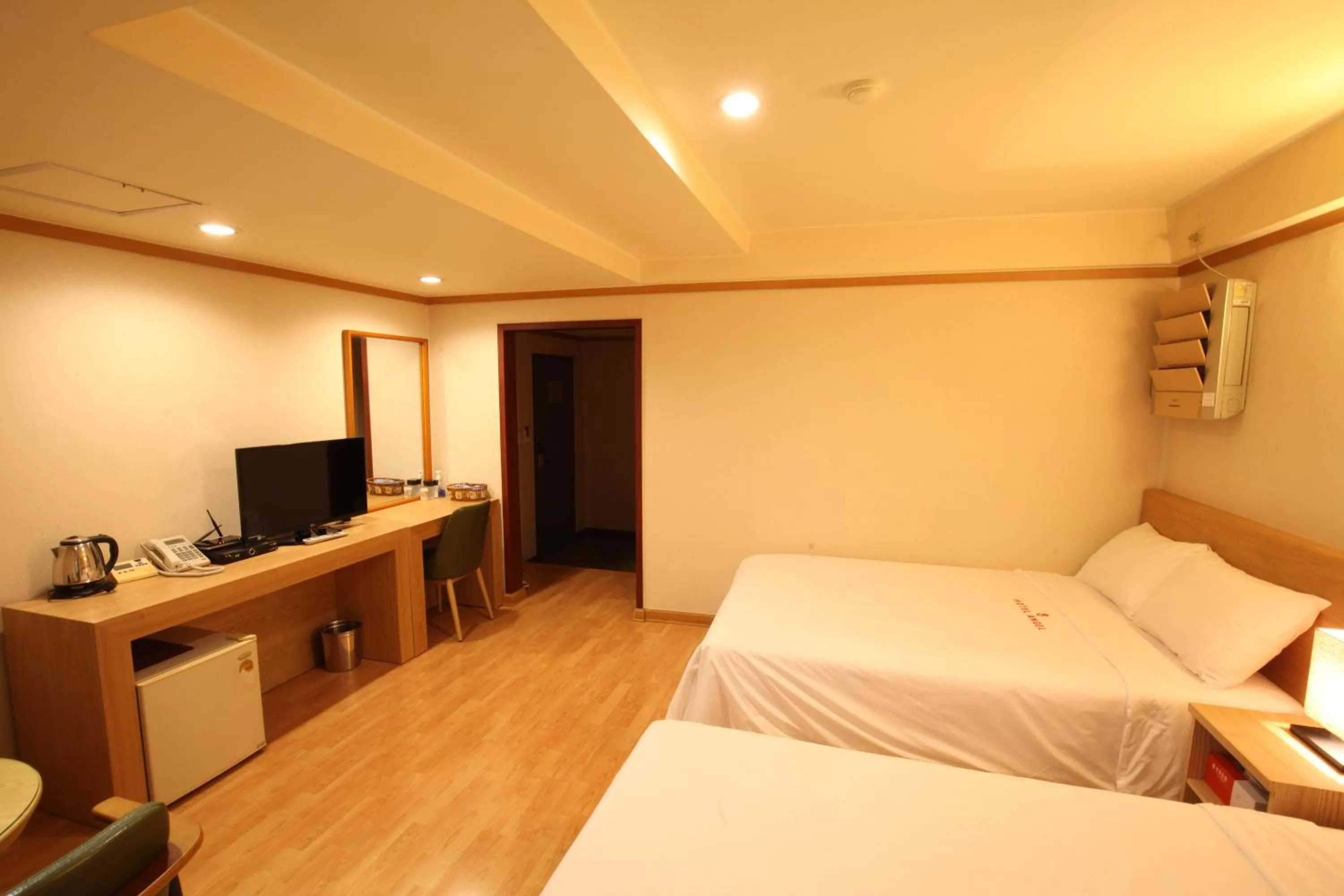 Business Twin Room in Angel Hotel
