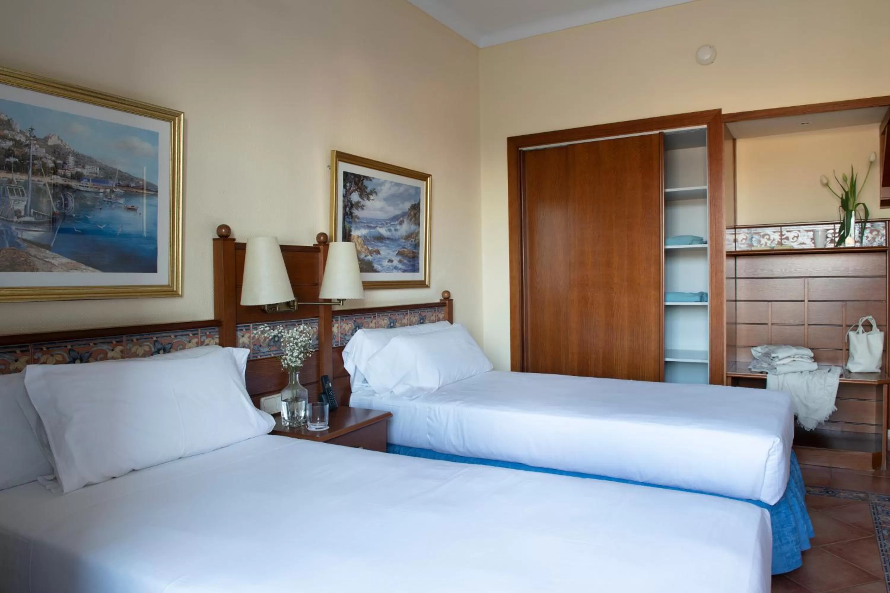 Double or Twin Room with Partial Sea View in Hotel Roses Platja
