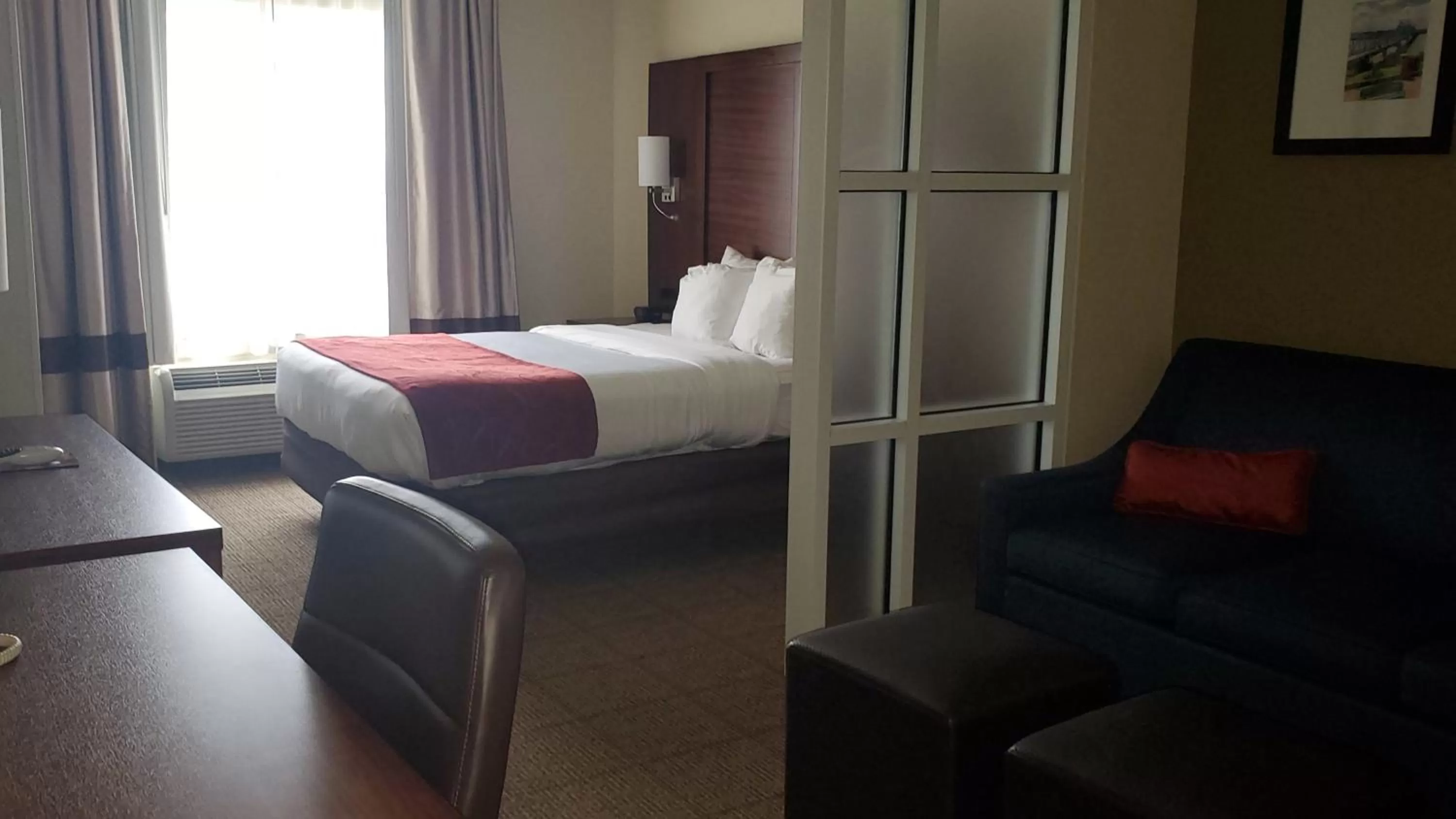 King Suite - Accessible/Non-Smoking in Comfort Suites Vicksburg