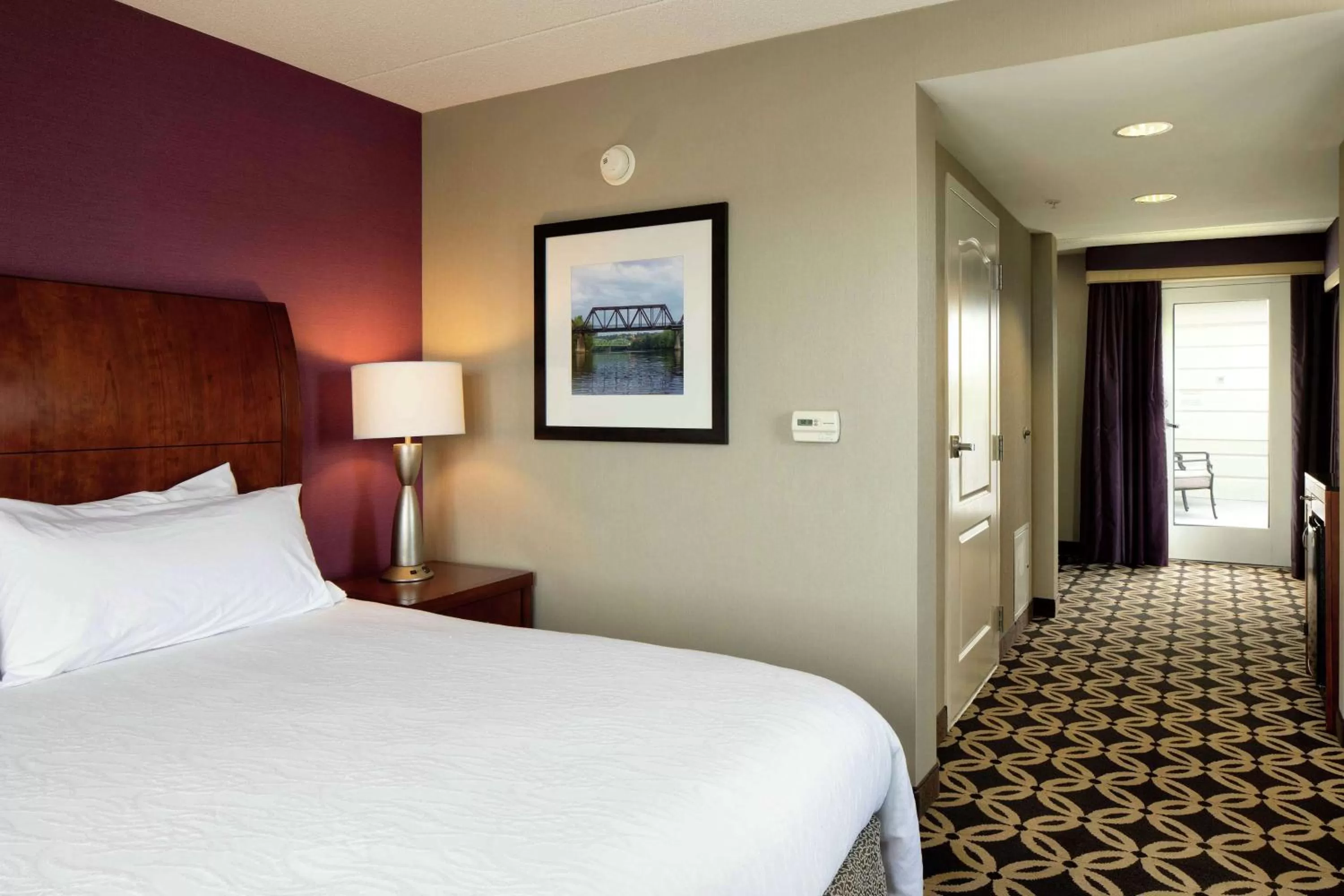 One-Bedroom King Suite with Whirlpool in Hilton Garden Inn Auburn Riverwatch