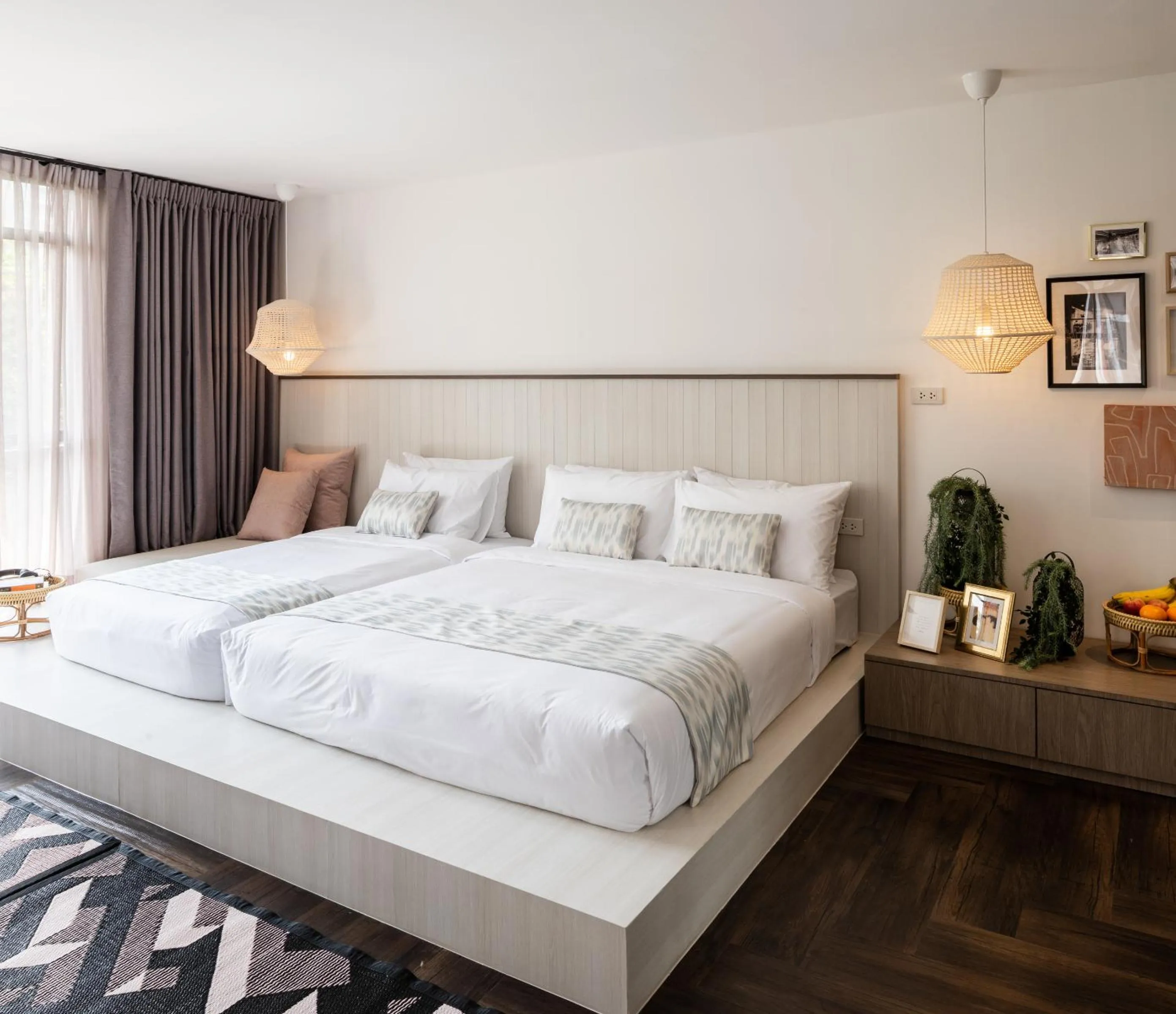 Triple Room with Bathroom in Warm Window Silom