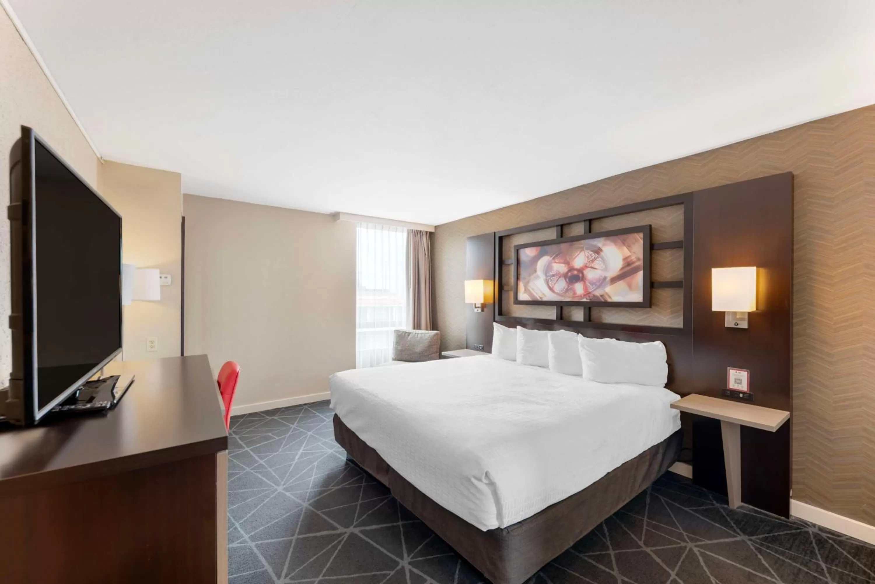 Queen Room with Roll-In Shower - Disability Access in Best Western Plus Austin Central
