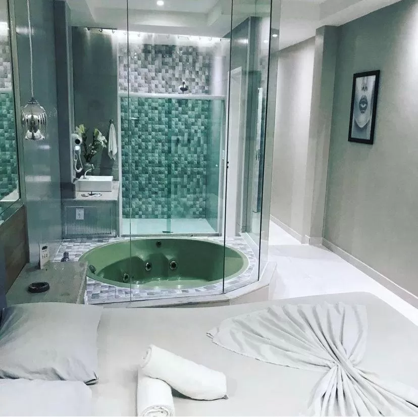 Deluxe Suite with Spa Bath in Hotel Plage