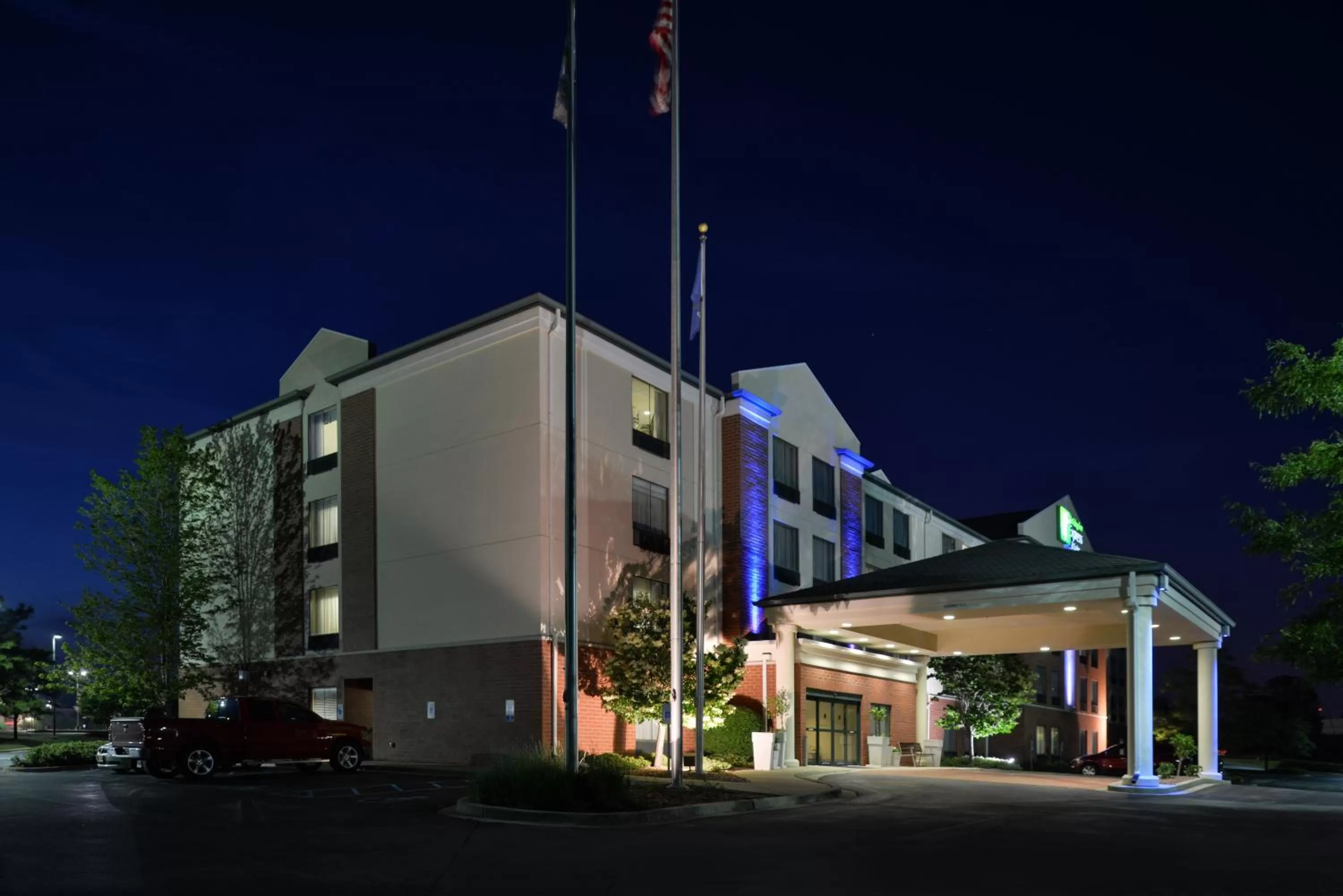 Holiday Inn Express Hotel & Suites Milwaukee-New Berlin by IHG