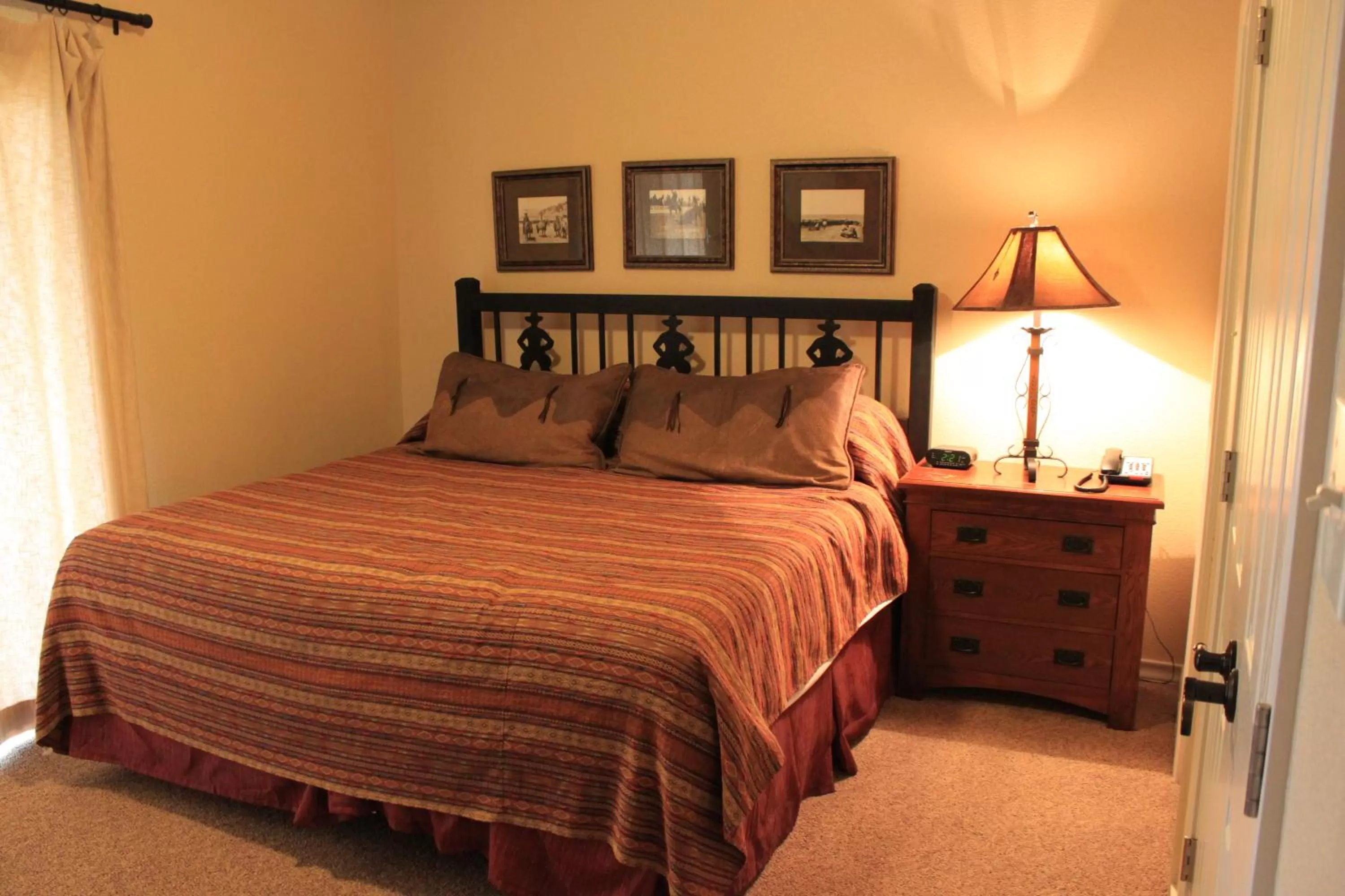 Deluxe One-Bedroom Suite in Flying L Ranch Resort & Golf Course