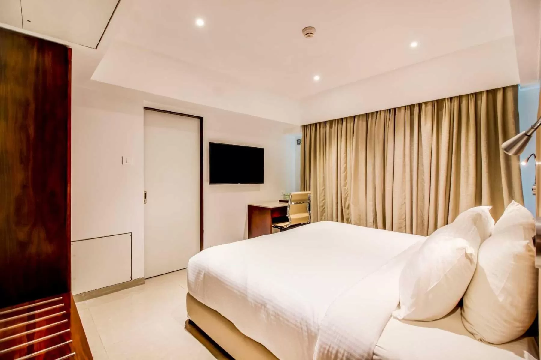 Studio room with Jacuzzi, Fruit Basket, and 15% off on Food and Soft Beverages - single occupancy in Ramee Techome