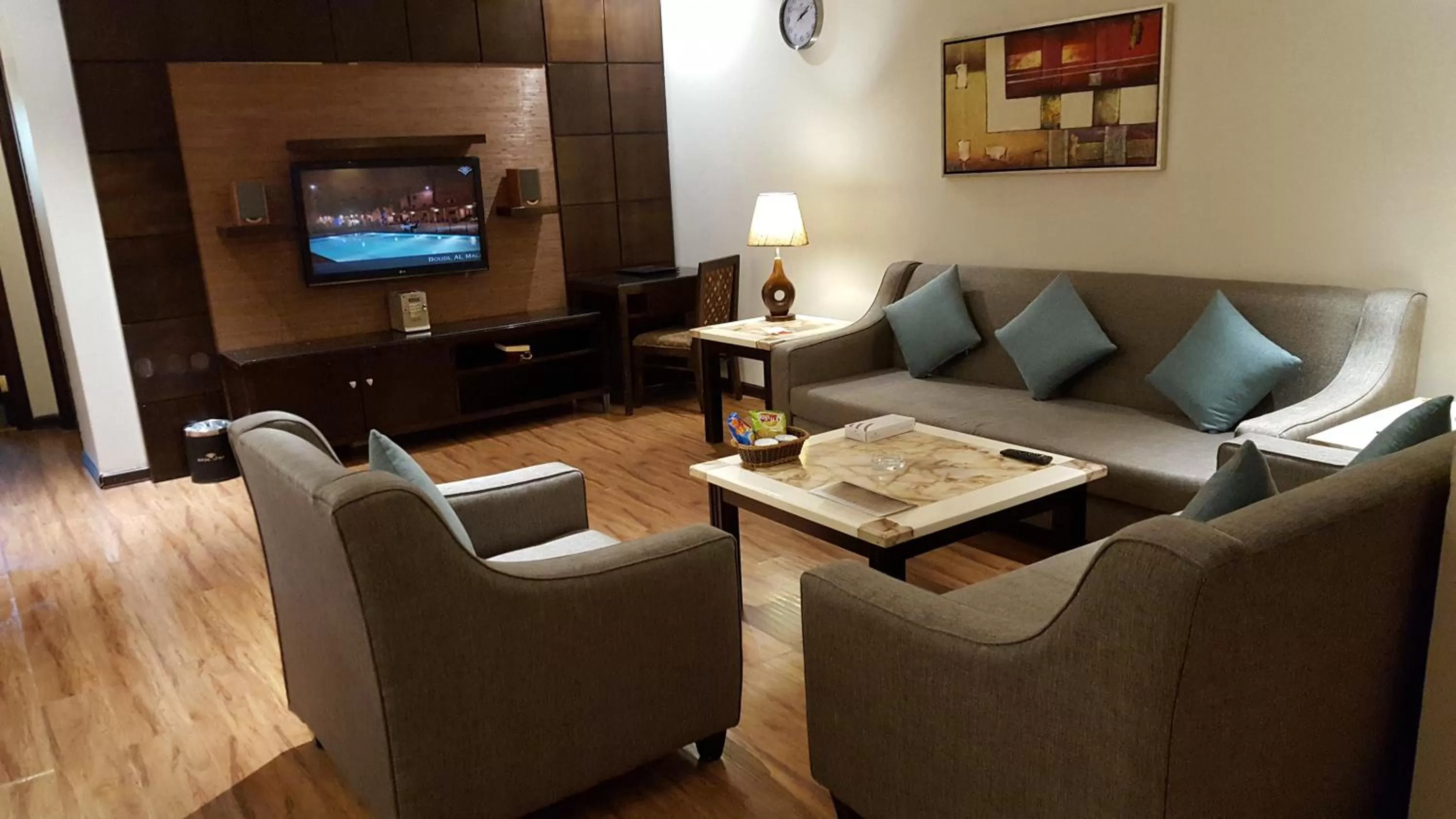 Two-Bedroom Suite in Boudl Al Masif