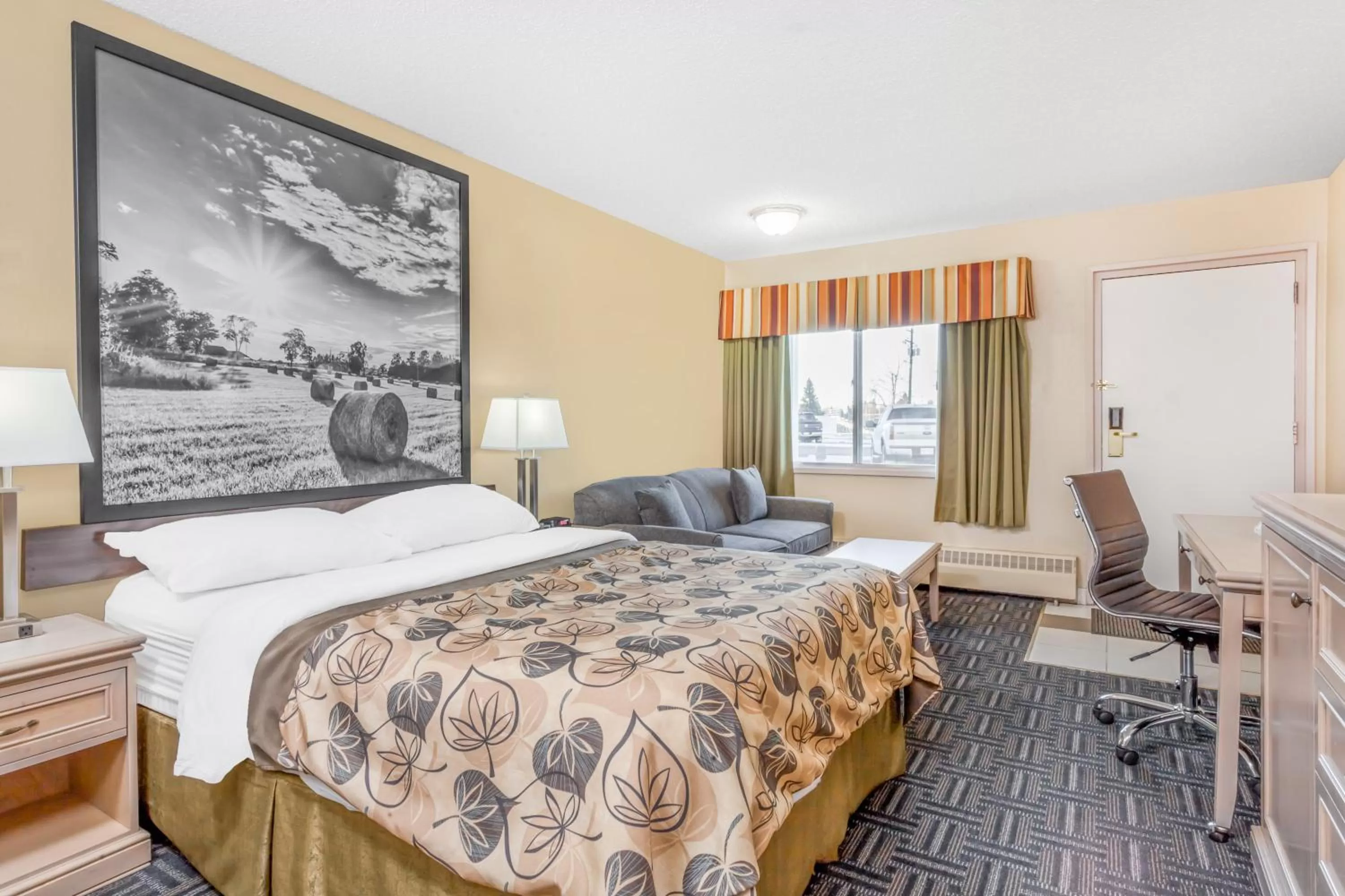 Queen Room - Non-Smoking in Super 8 by Wyndham Stettler