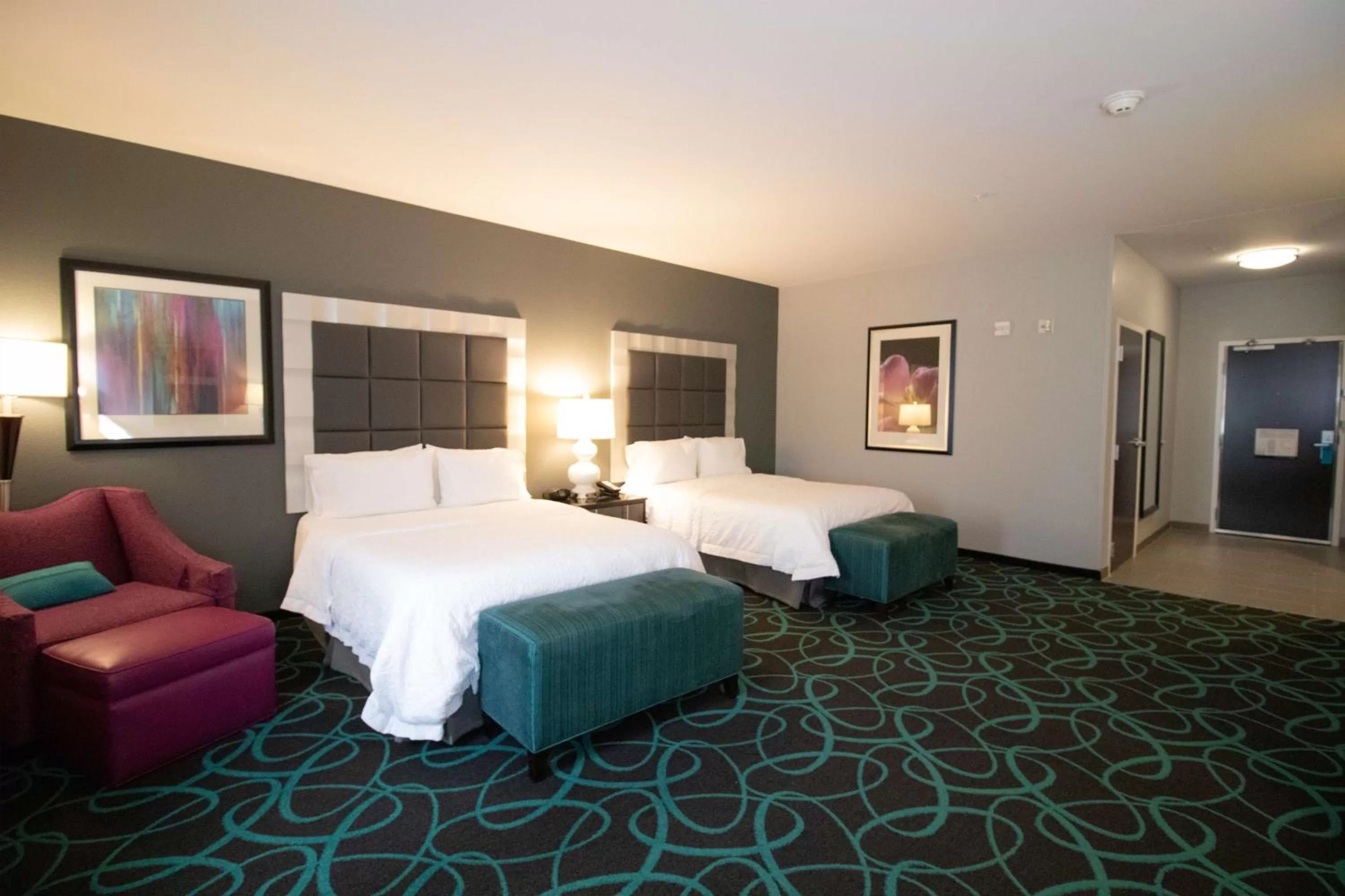 Queen Room with Two Queen Beds - Mobility and Hearing Access/Non-Smoking in Hampton Inn Kearney