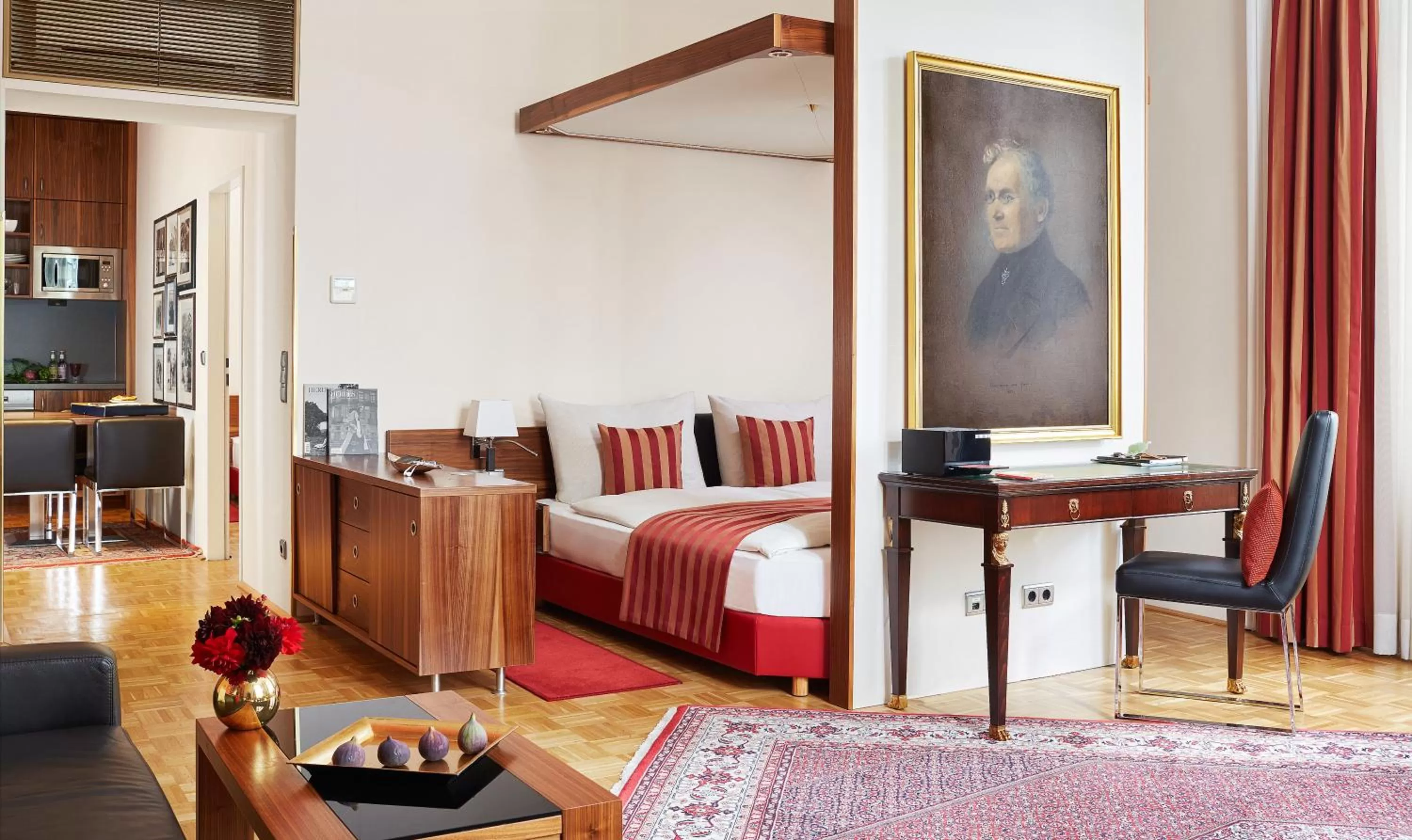 Executive Two-Bedroom Apartment in Living Hotel an der Oper