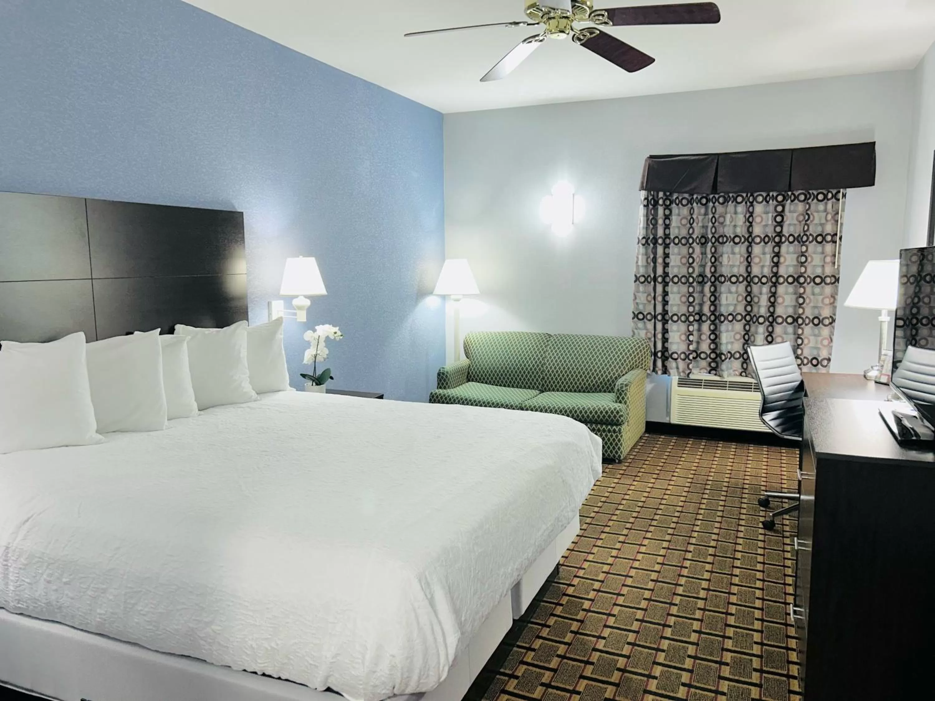 King Room - Non-Smoking in Days Inn by Wyndham, Glen Allen - Richmond North