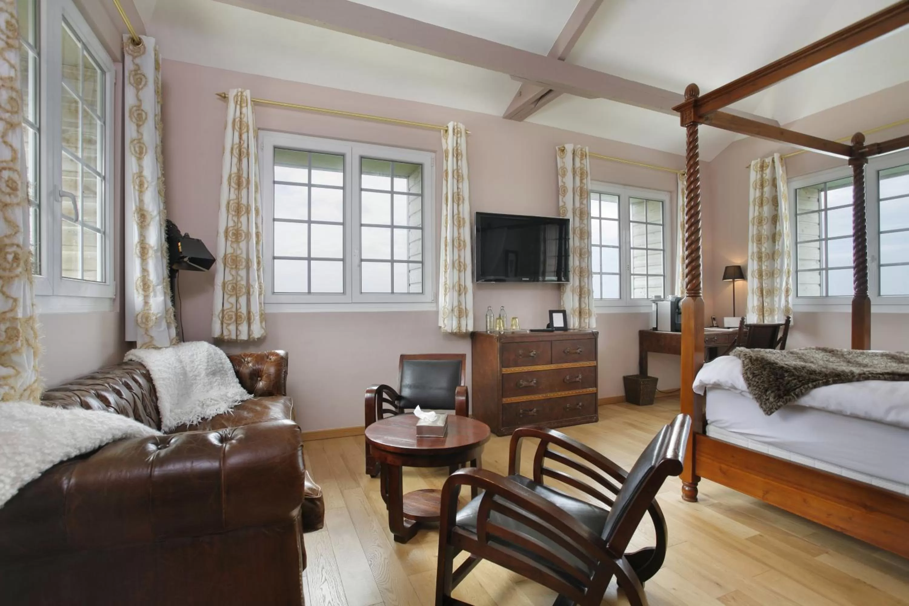 Junior Suite with Sea View in The Originals Hôtel Le Cise Restaurant Chambres et Suites