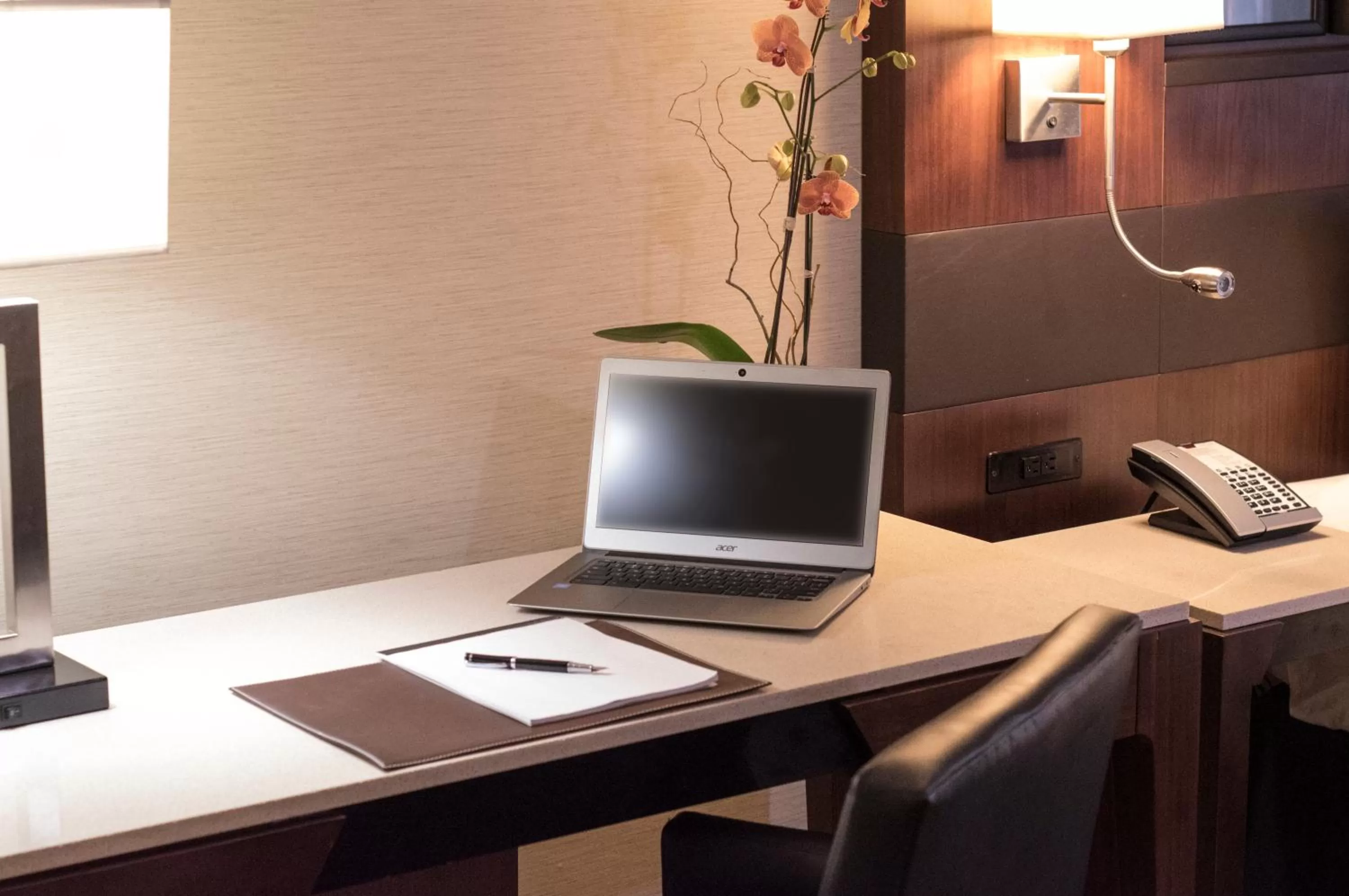 Deluxe King Room in The Warwick Hotel Rittenhouse Square Philadelphia