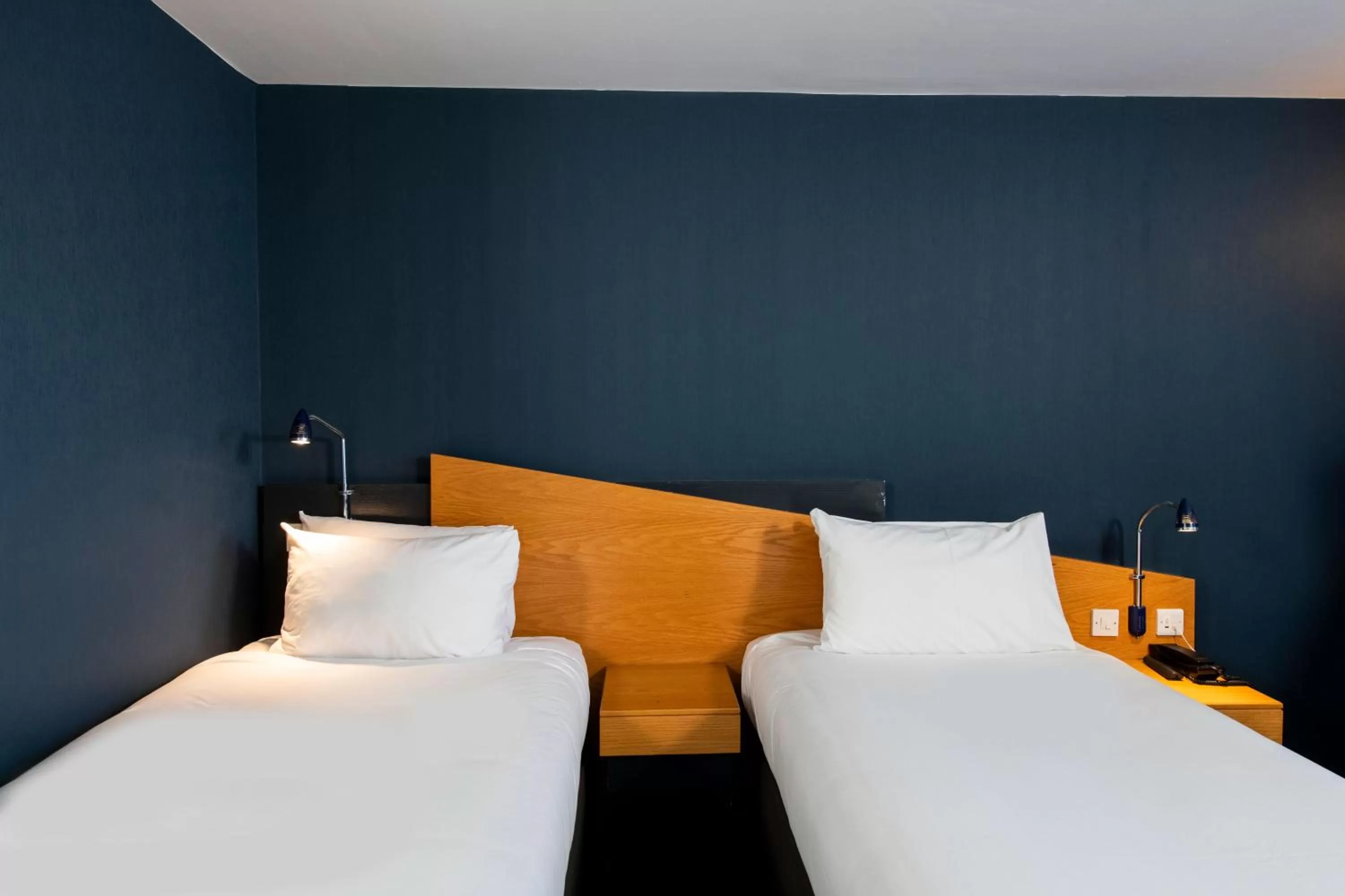 Standard Twin Room with Free Hot Breakfast in Holiday Inn Express Manchester - Salford Quays by IHG