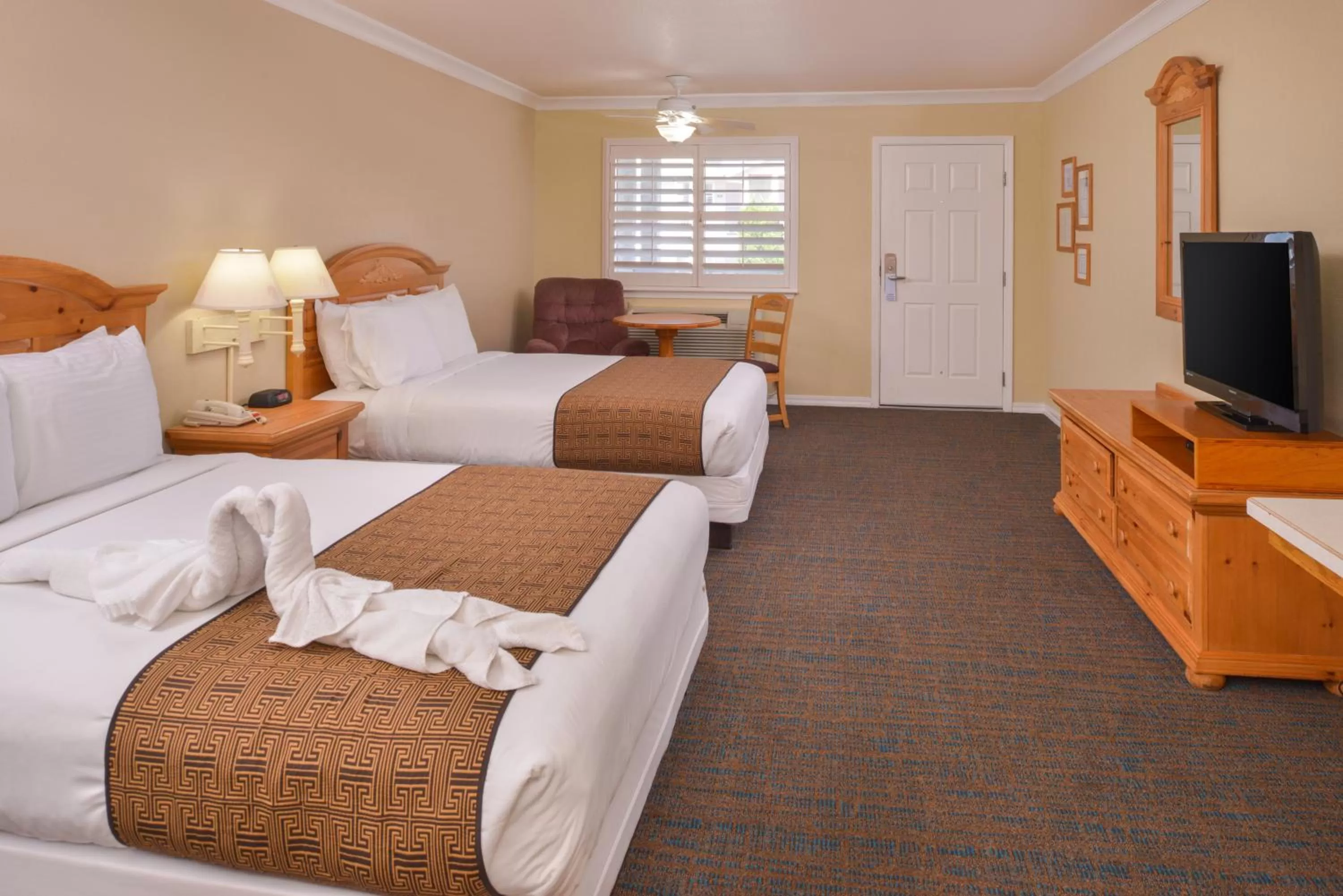 Queen Room with Two Queen Beds in Cayucos Beach Inn