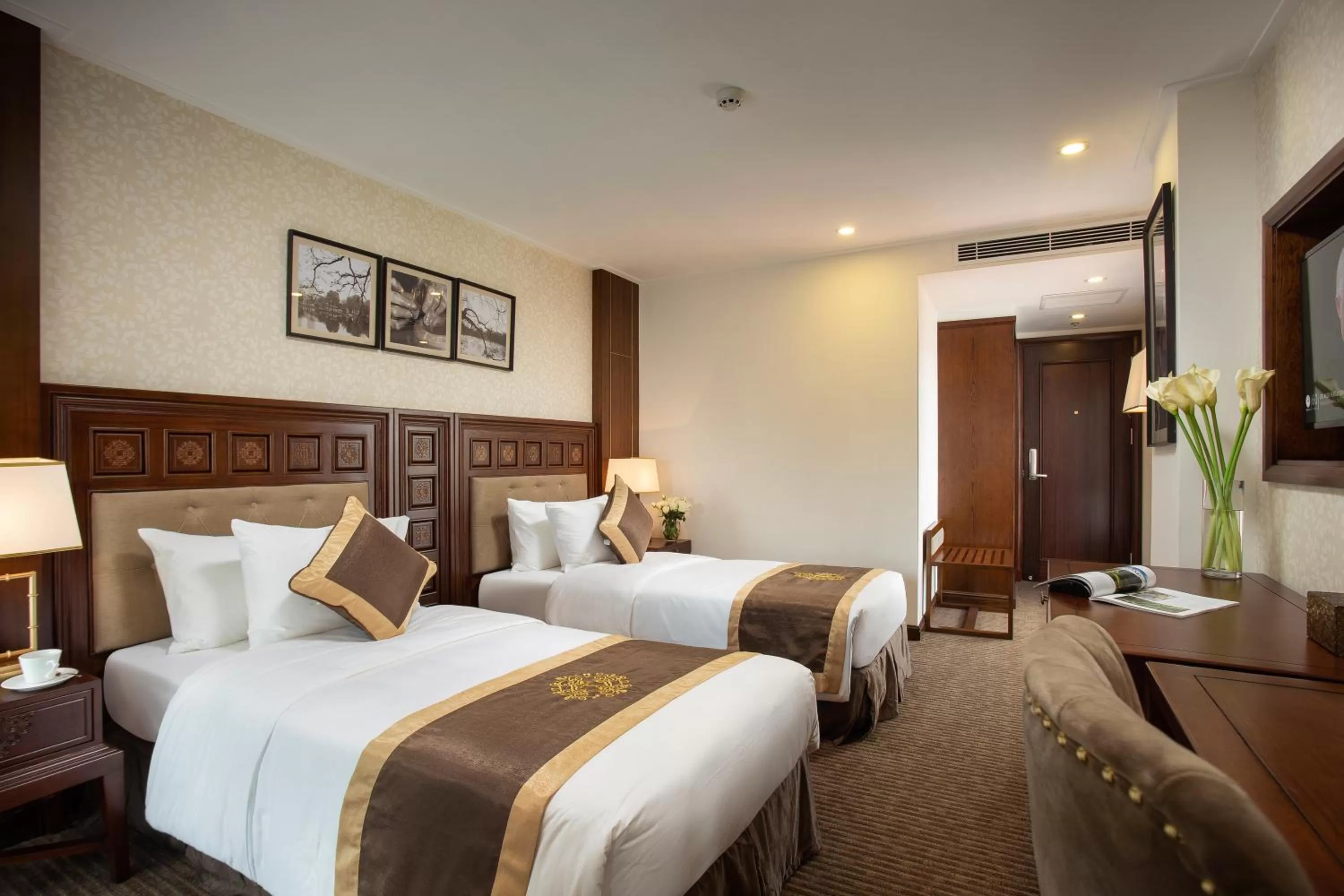 Premier Deluxe Twin Room in Rex Hanoi Hotel