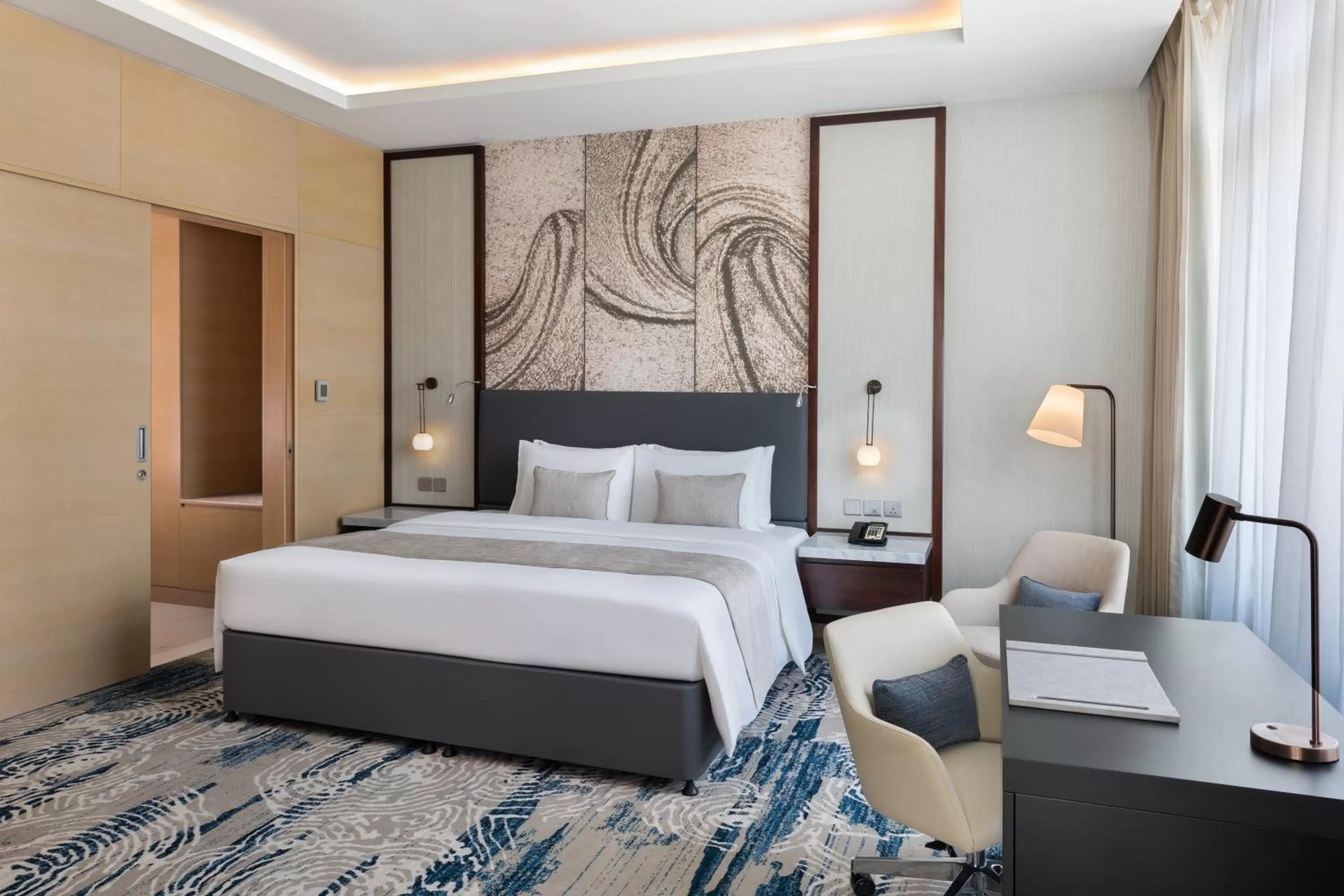 Superior King Room with City View, Complimentary Shuttle to Kite Beach, Dubai Mall / Burj Khalifa, 25% off F&B and Spa in Wyndham Dubai Deira