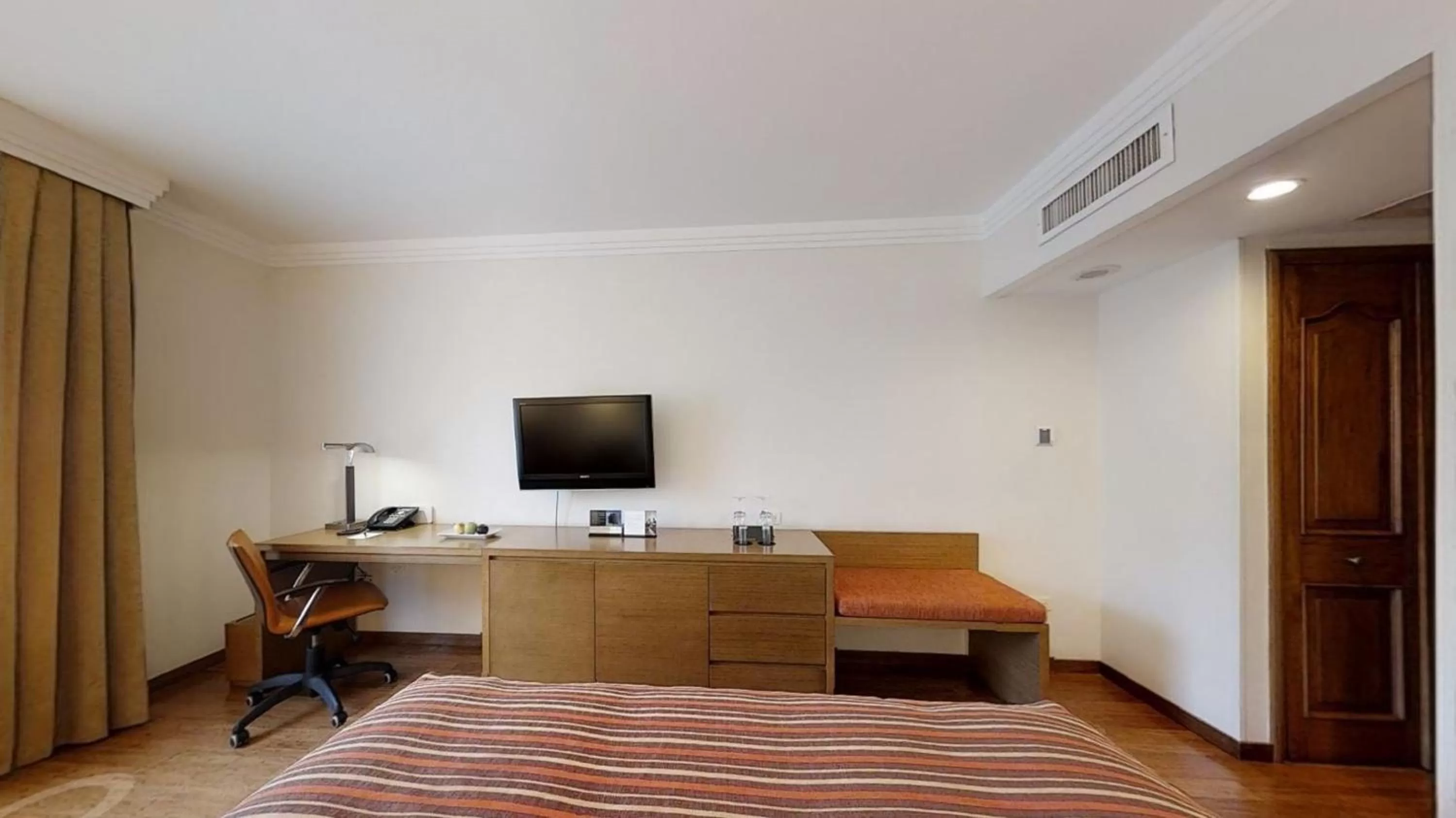 King Room with Wheelchair Access - Non-Smoking in Hotel Intercontinental Cali, an IHG Hotel