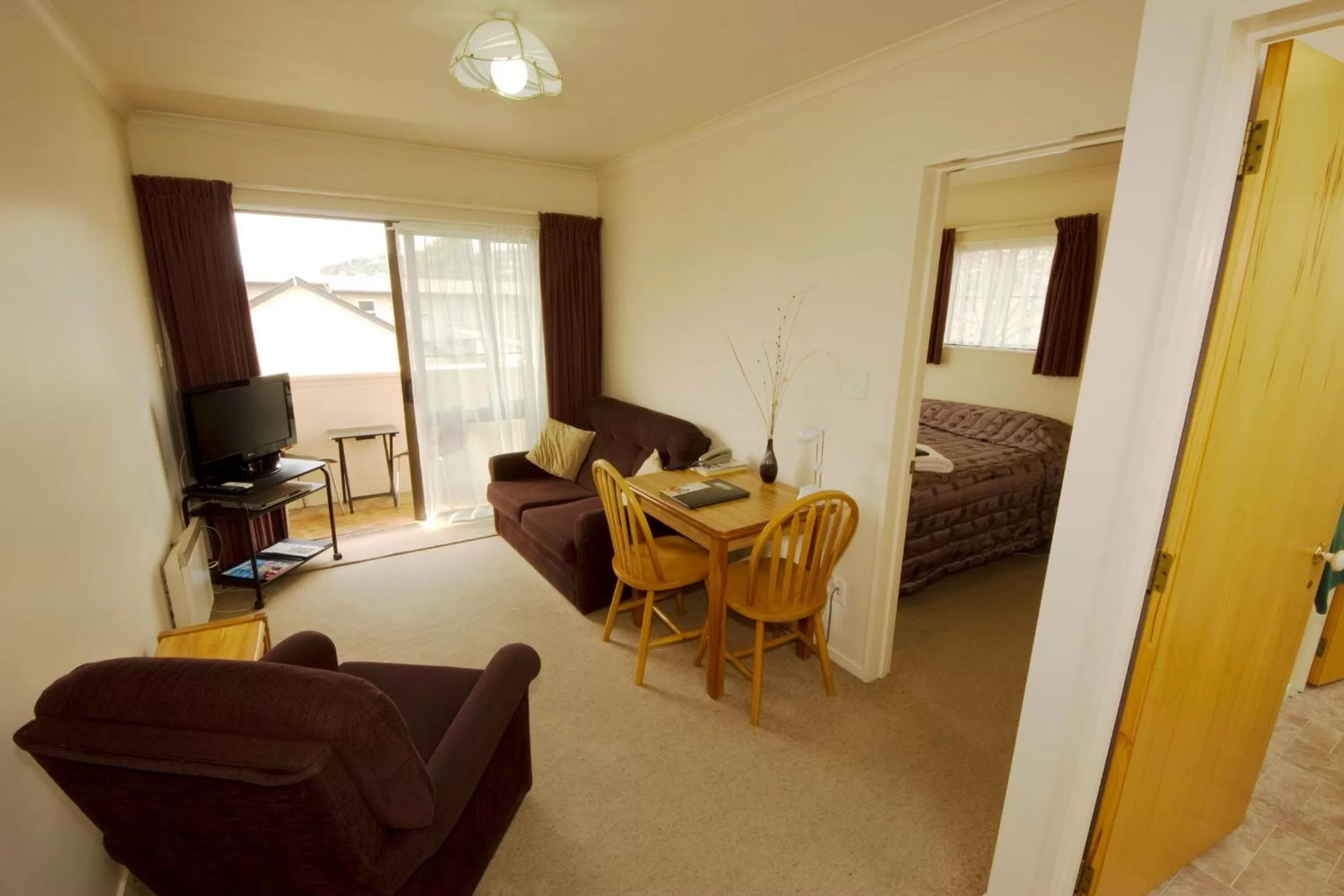 One-Bedroom Apartment in Arrow Motel Apartments