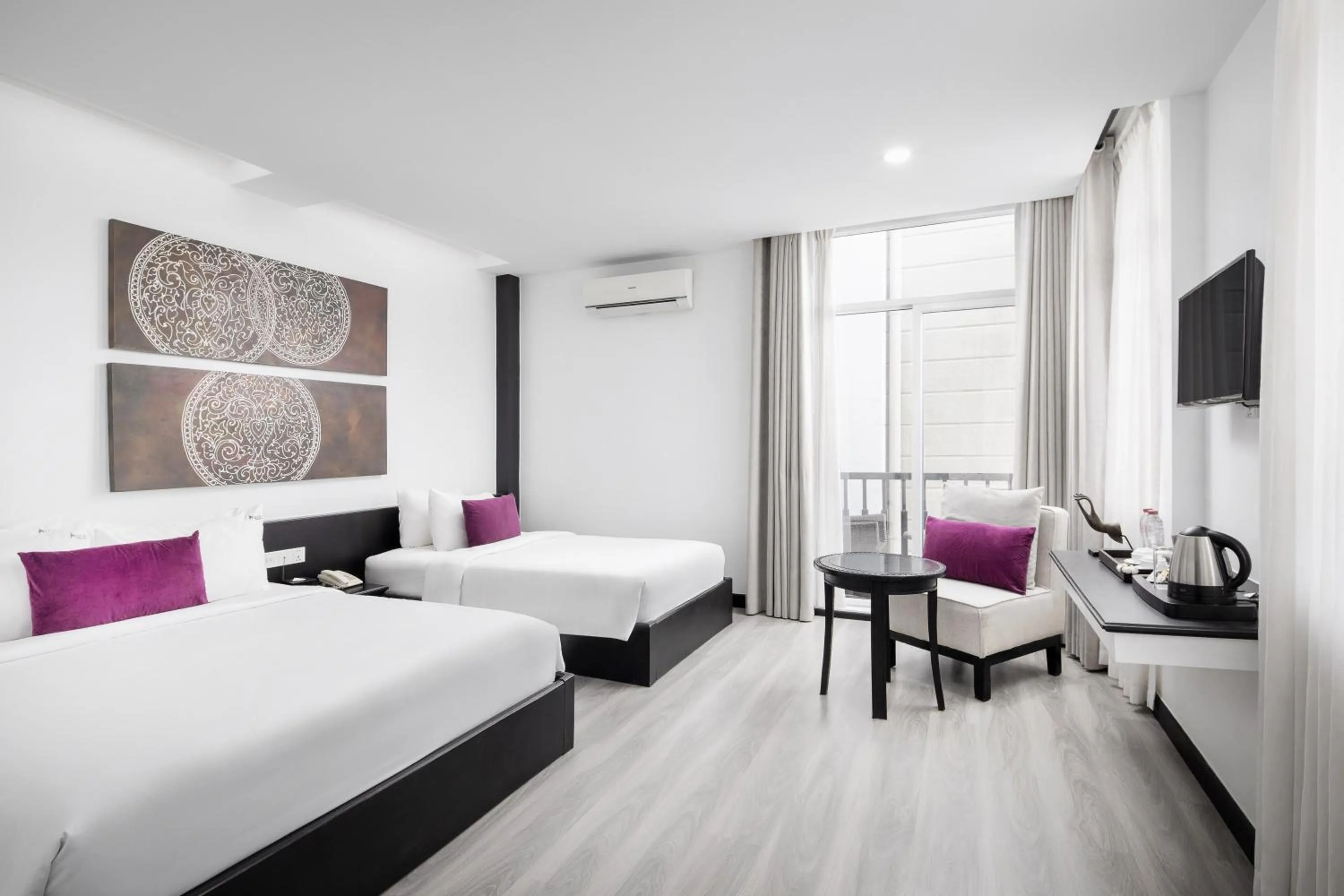 Deluxe Triple Room in Apsor Palace Hotel