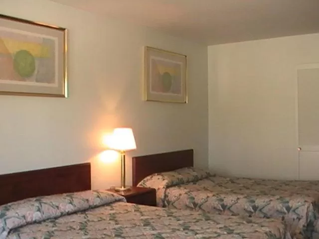 Double Room with Two Double Beds - Non-Smoking in Hometown Inn Galion