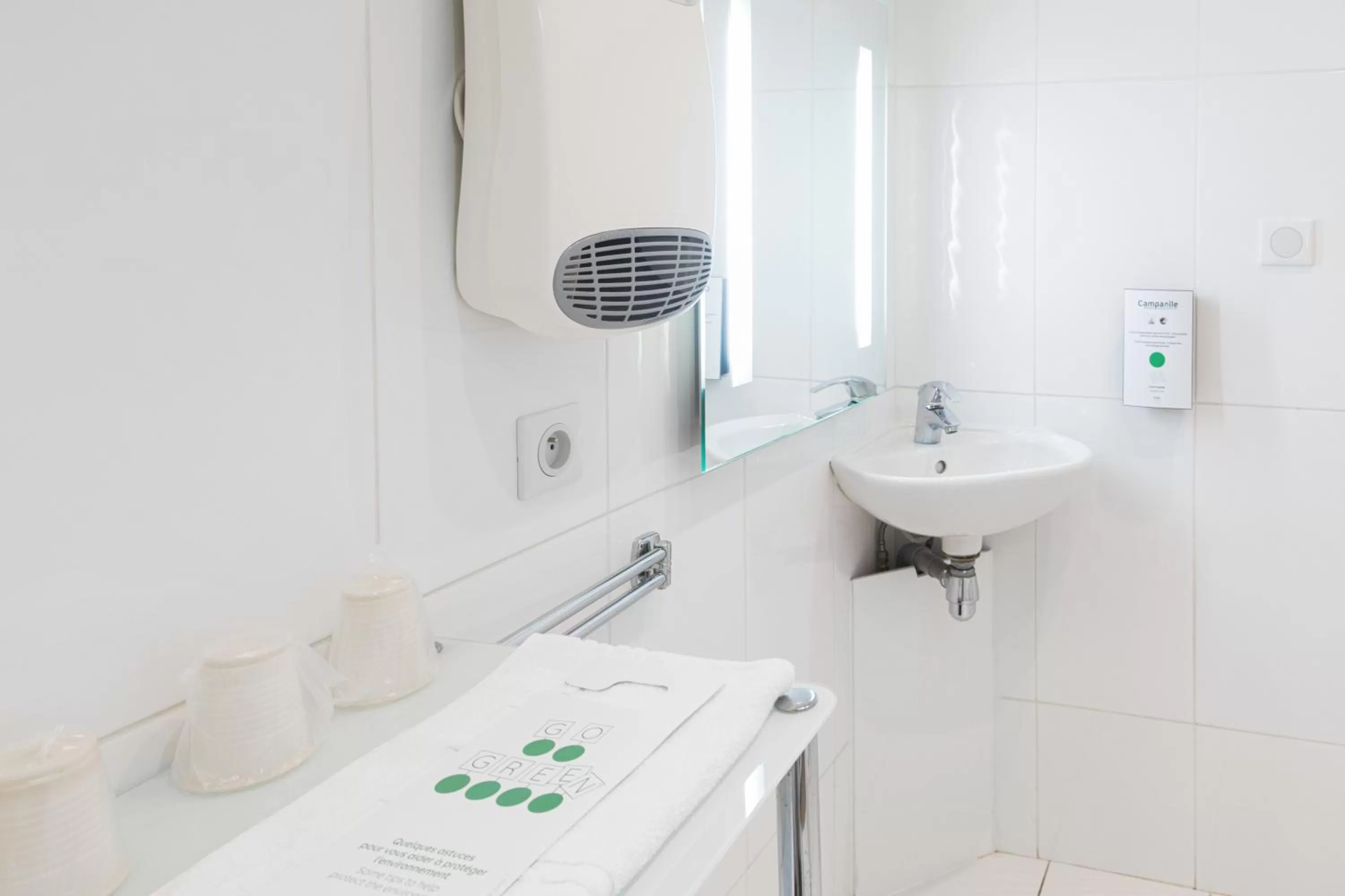 Twin Room in Campanile Epinal Centre - Gare